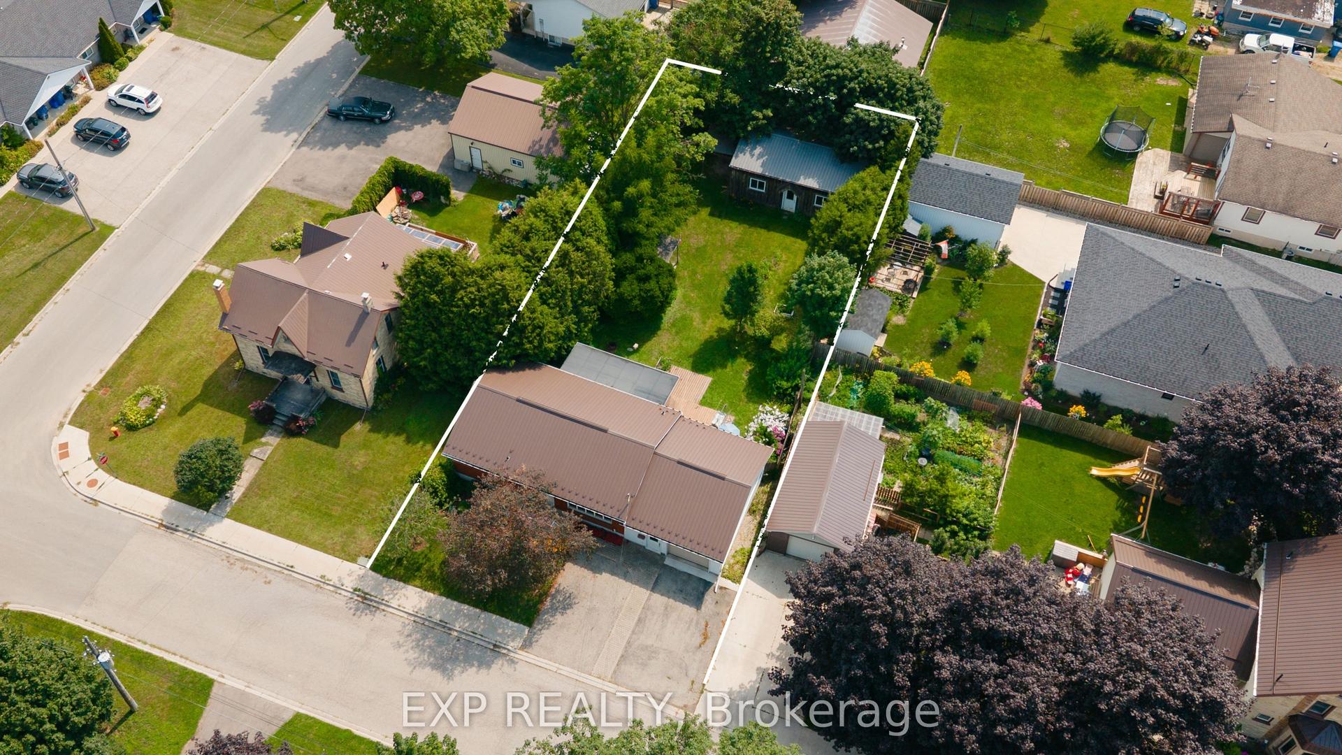 250 Albert Street, Minto — Detached for sale, photo 1