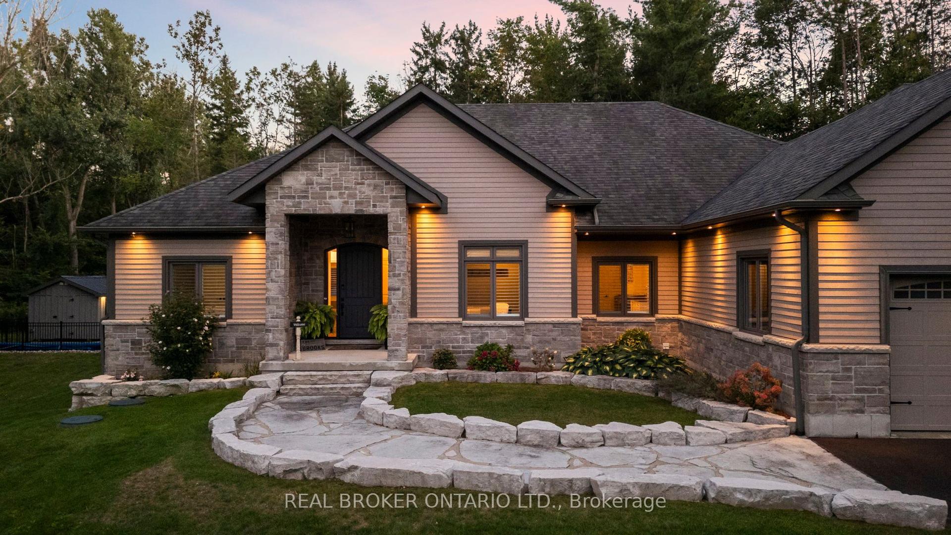 49 Sydenham Trail W — photo 1