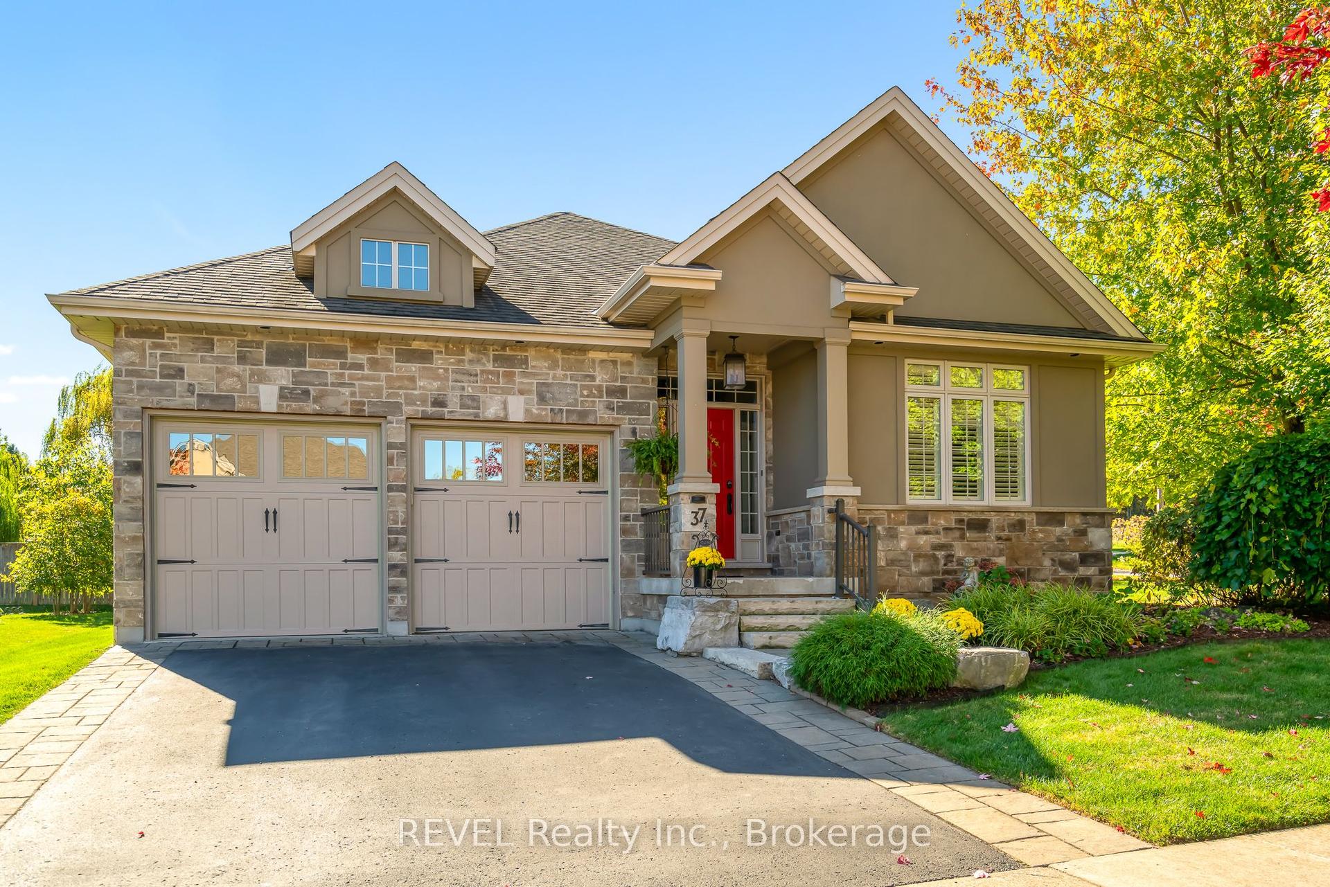 37 Hickory Avenue — photo 1