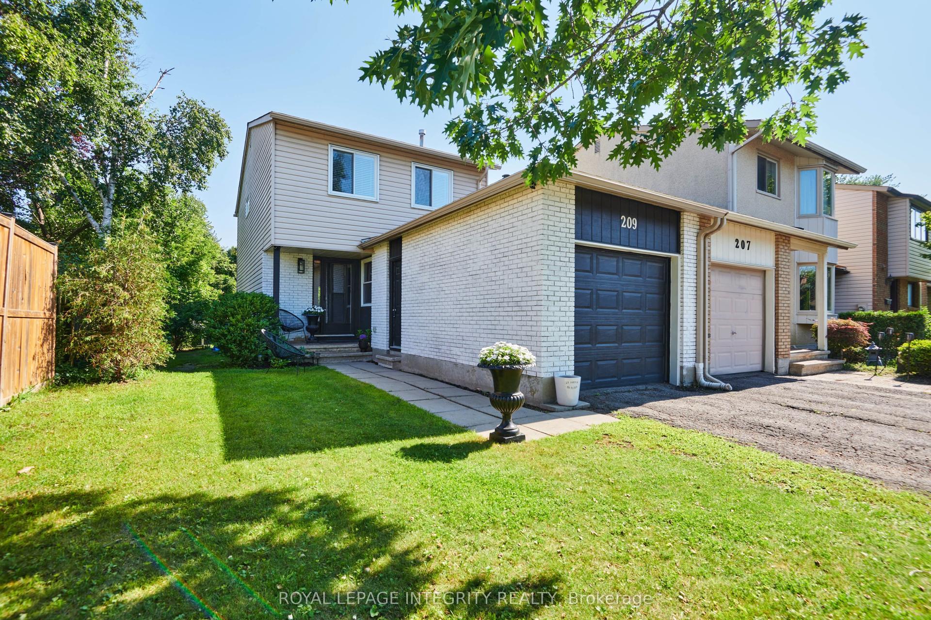 209 SHERWAY Drive, Barrhaven — Townhouse for sale, photo 1