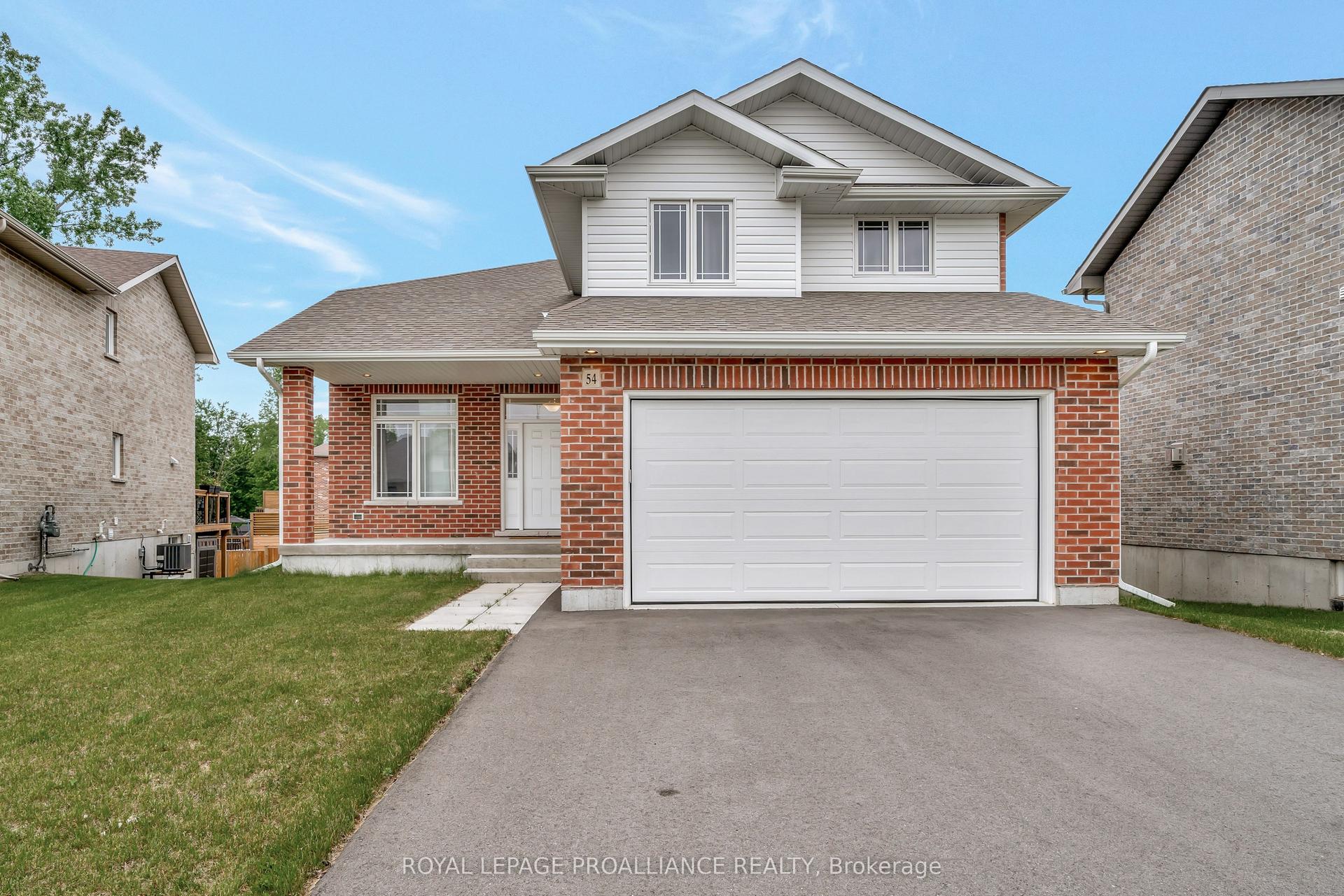 54 Lanark Drive — photo 1