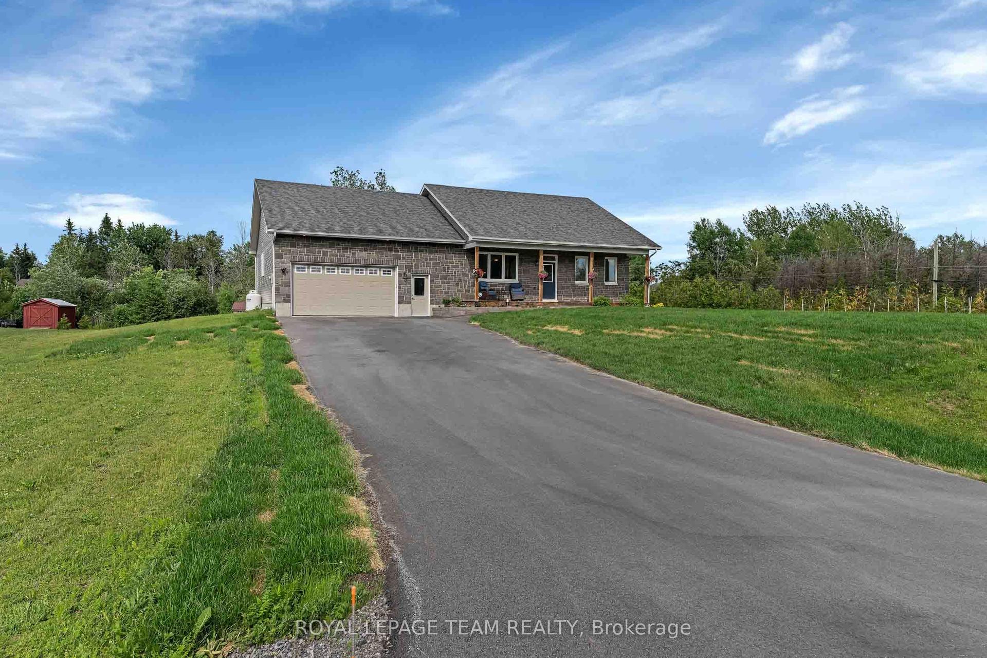 101 Stirling Crescent NE — photo 1