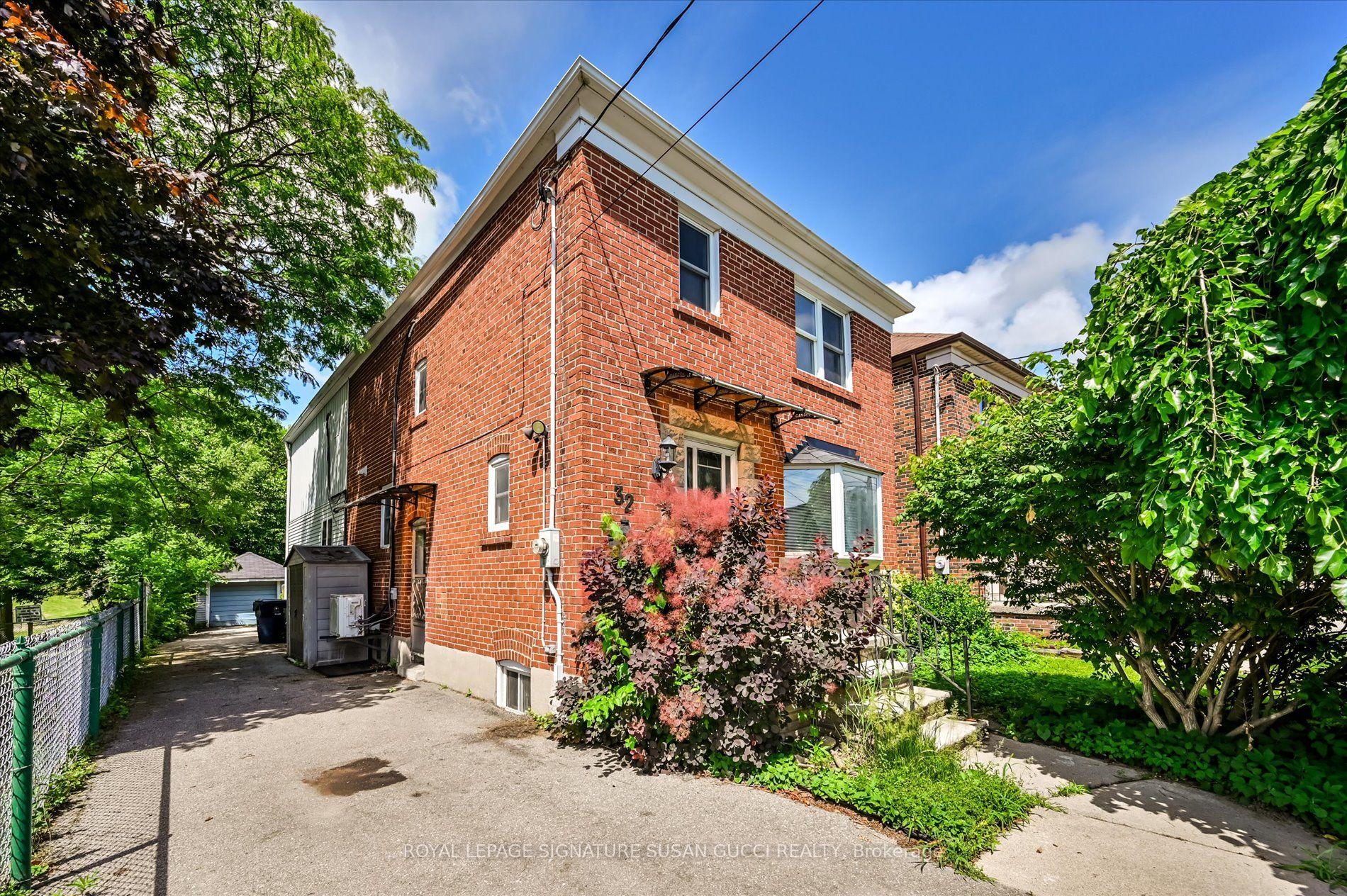 32 Marilyn Crescent Main #Main, Toronto — Detached for lease, photo 1