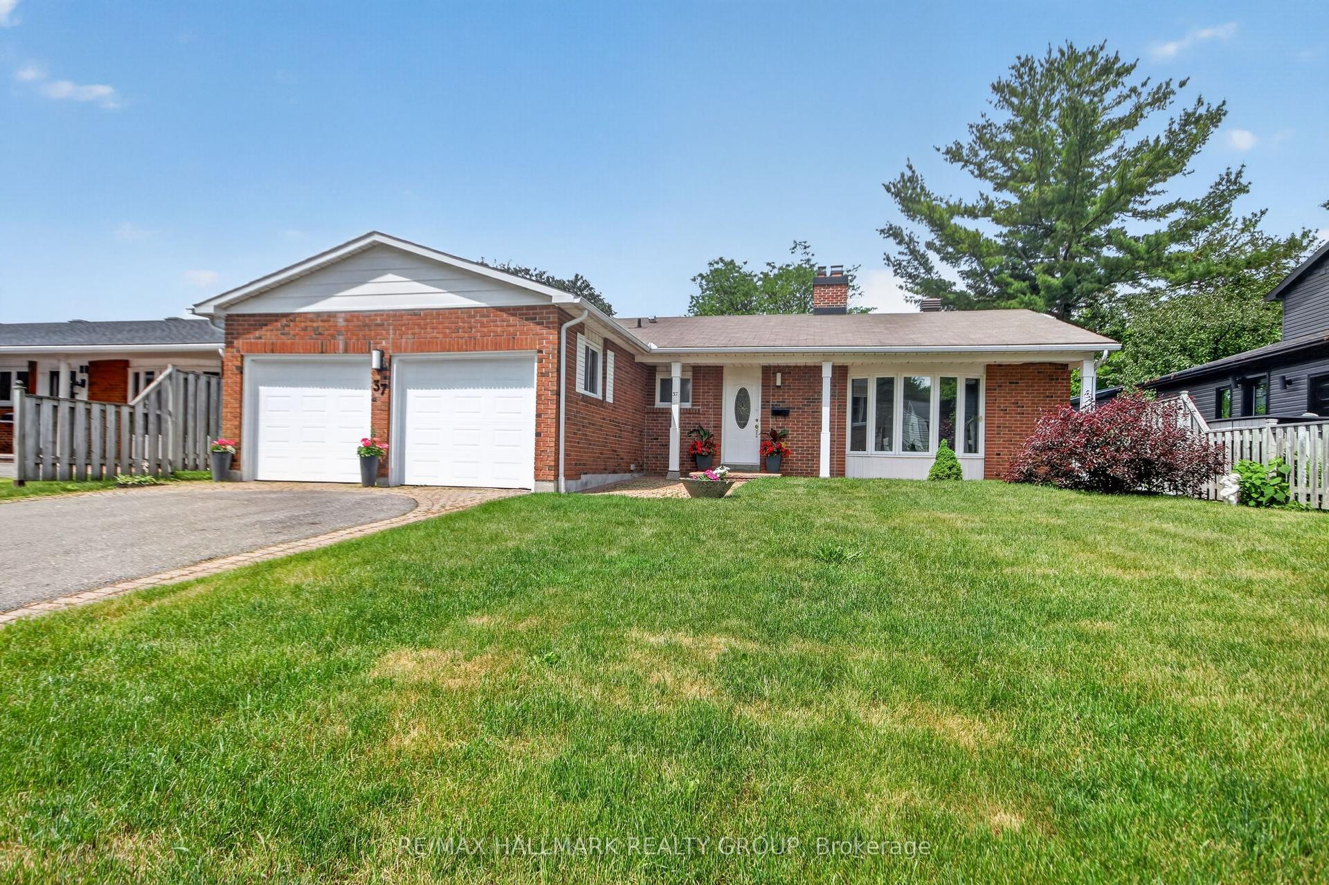 37 Parkwood Crescent — photo 1