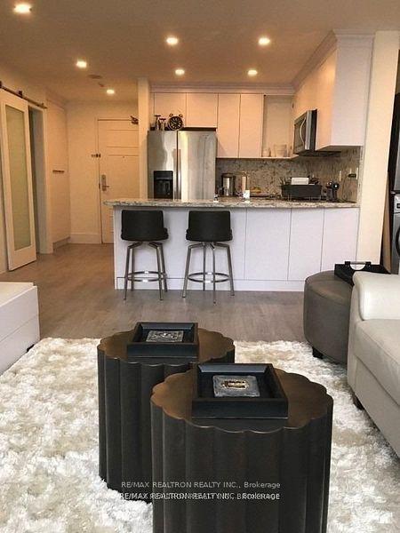 310 Red Maple Road 812 #812, Richmond Hill — Condo for lease, photo 1