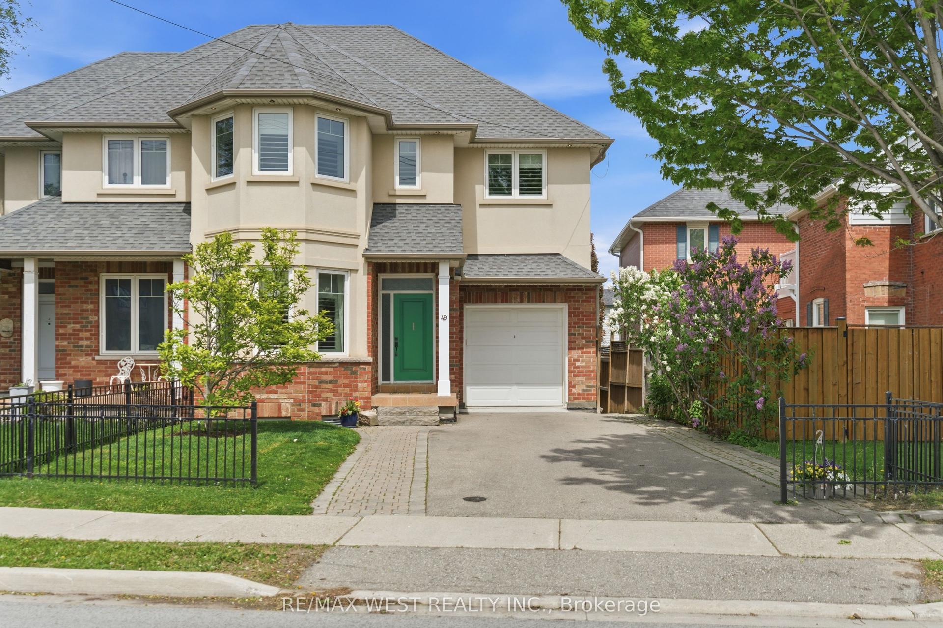 49 Bronte Street S — photo 1