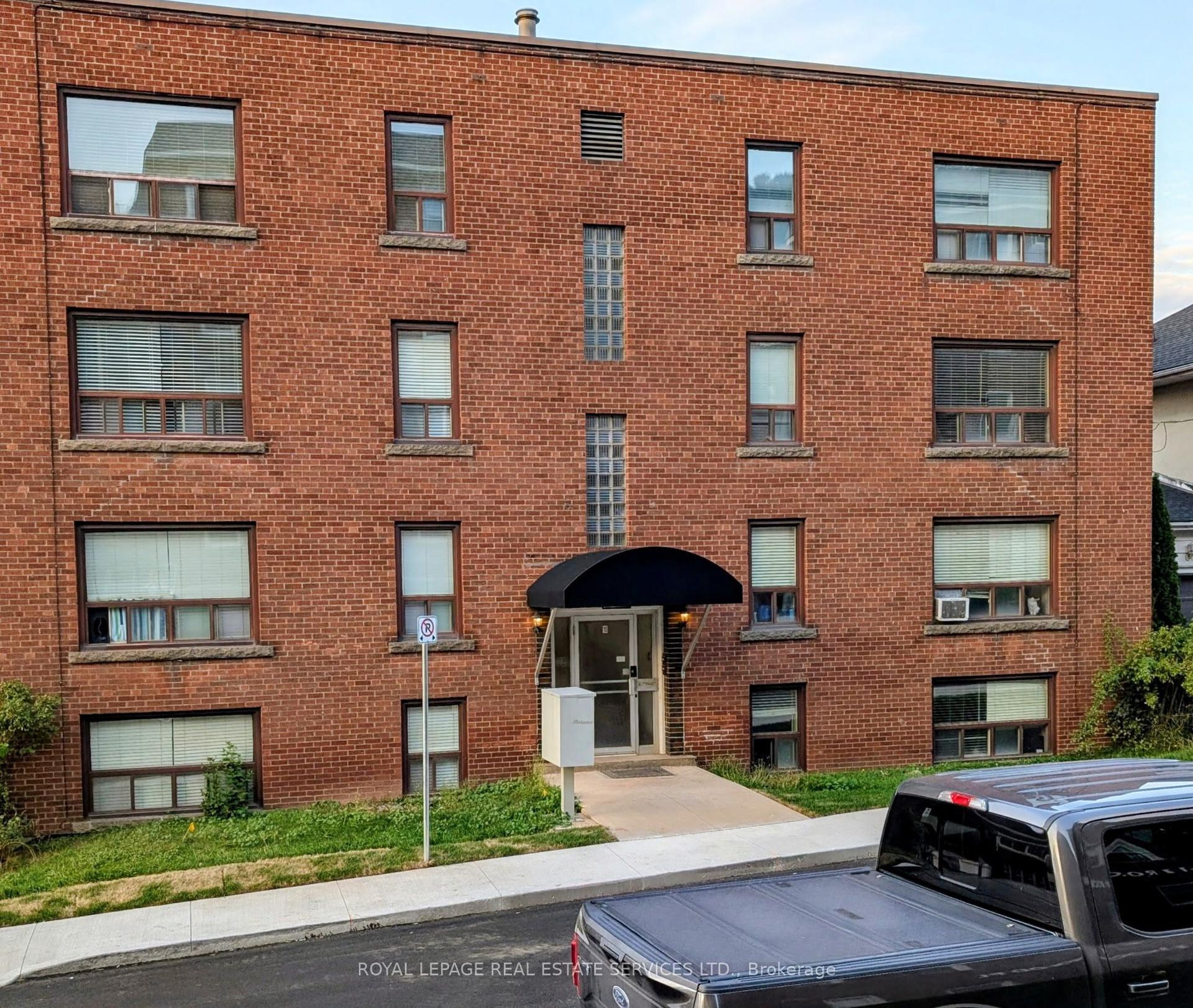 10 Rockwood Place, Hamilton — Multiplex for lease, photo 1