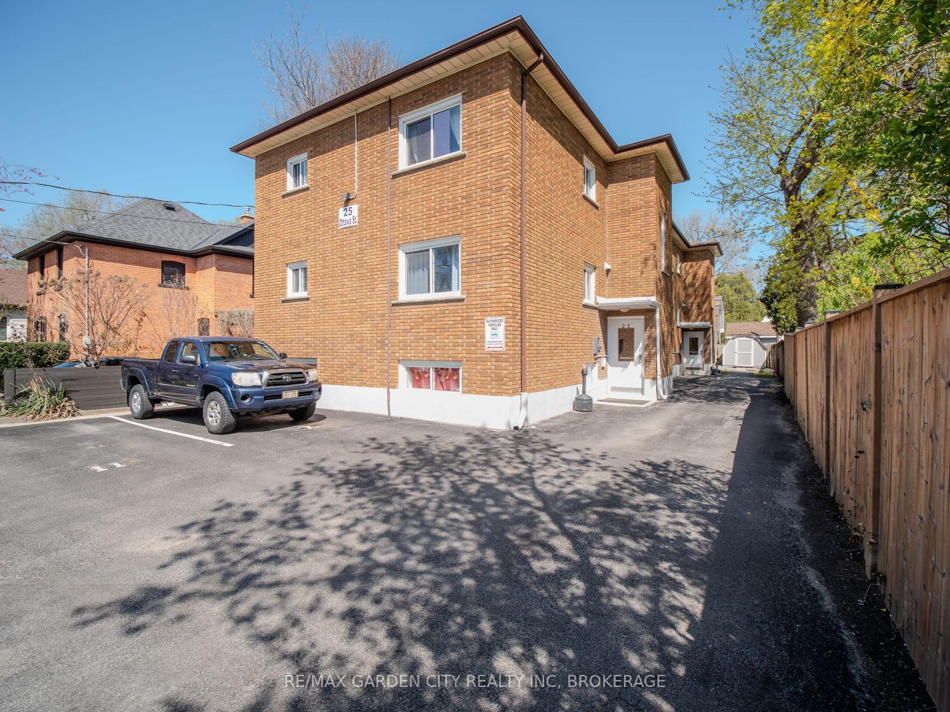 25 Ottawa Street, St. Catharines — Multiplex for sale, photo 1