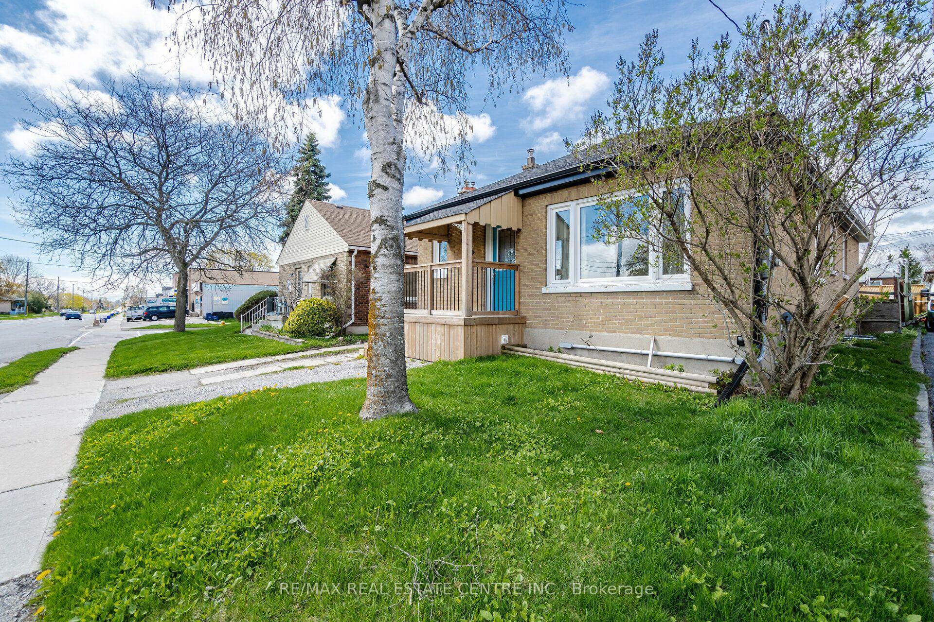 102 Wilson Road S UPPER LEVEL #UPPER LEVEL — photo 1