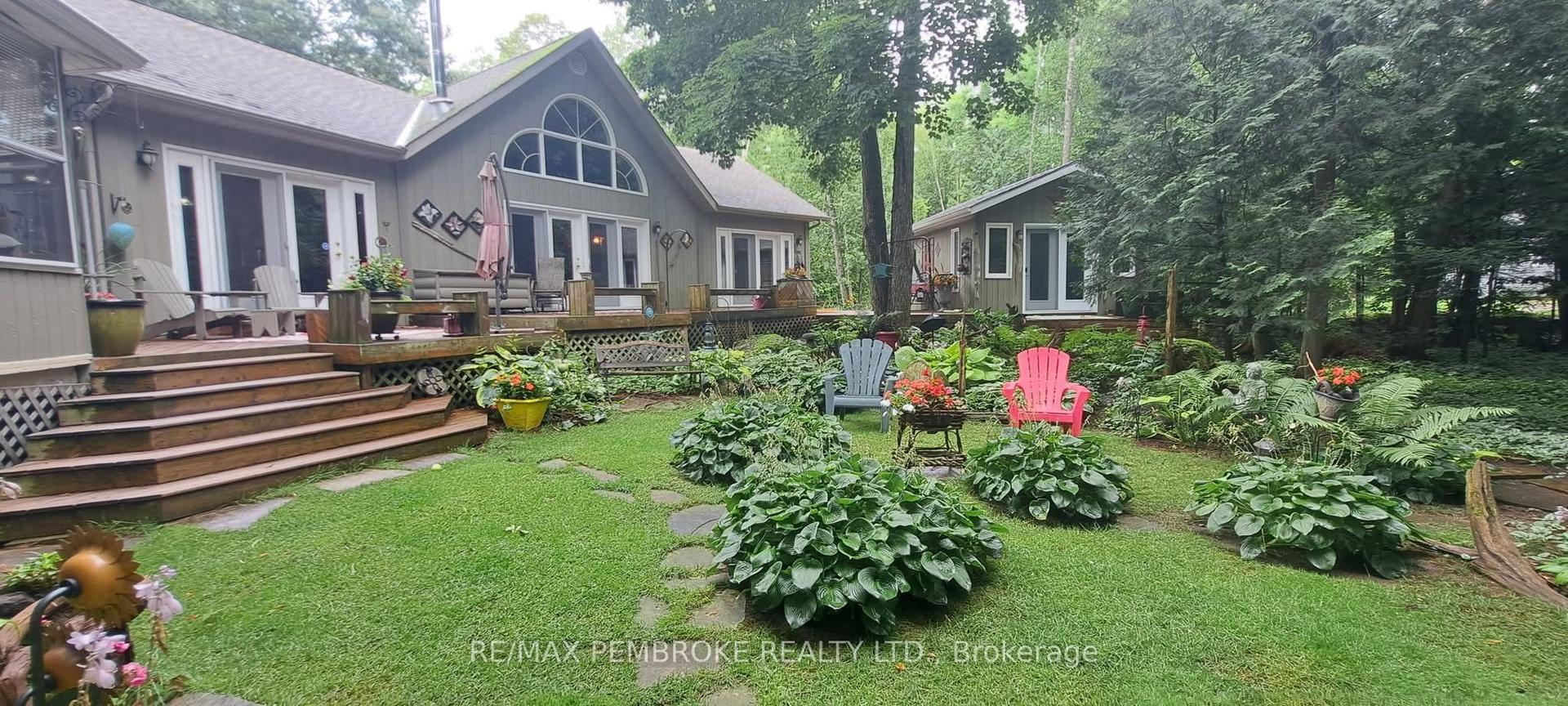 131 Clem Trail, Whitewater Region — Detached for sale, photo 1