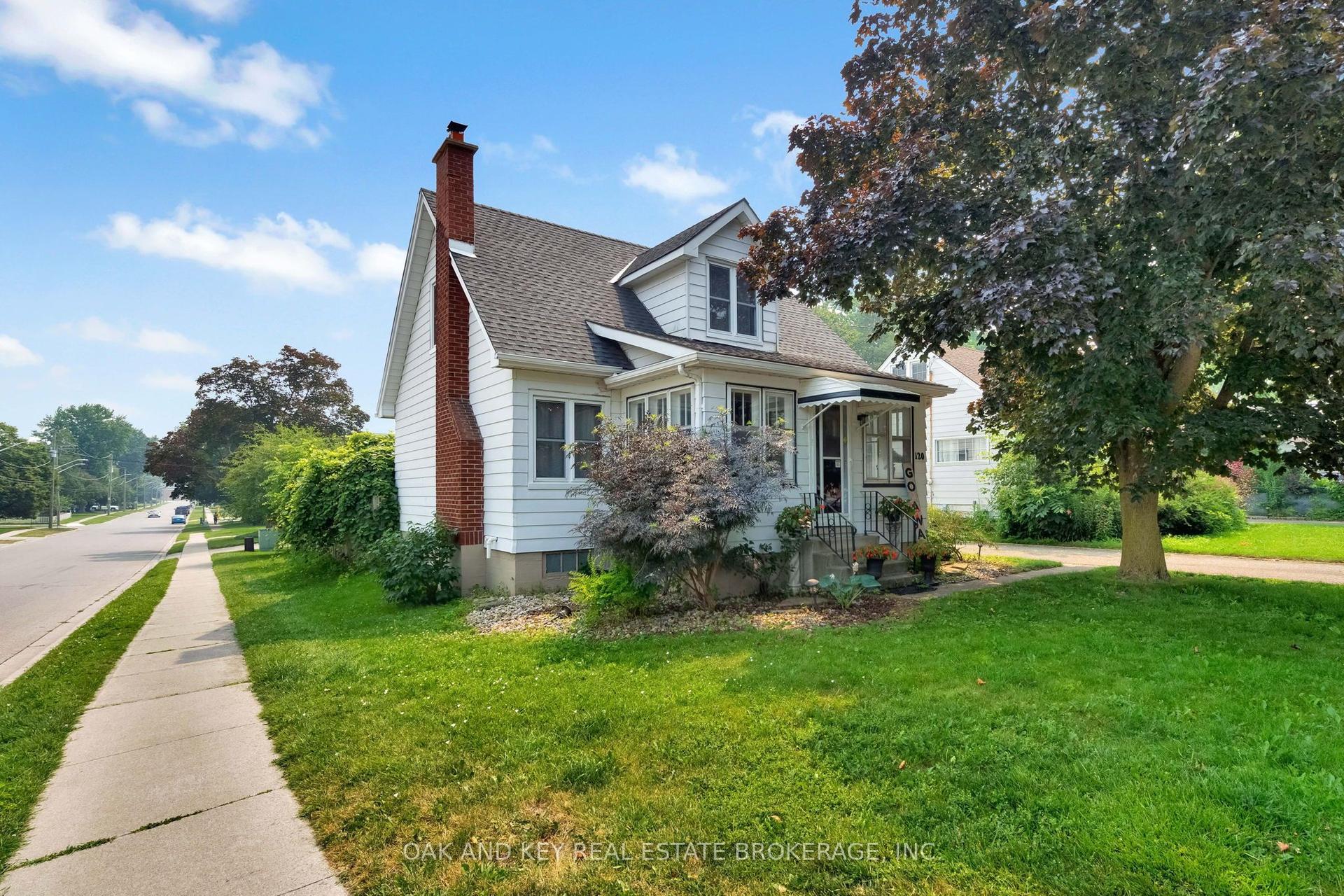 120 Sydenham Street, Woodstock — Detached for sale, photo 1