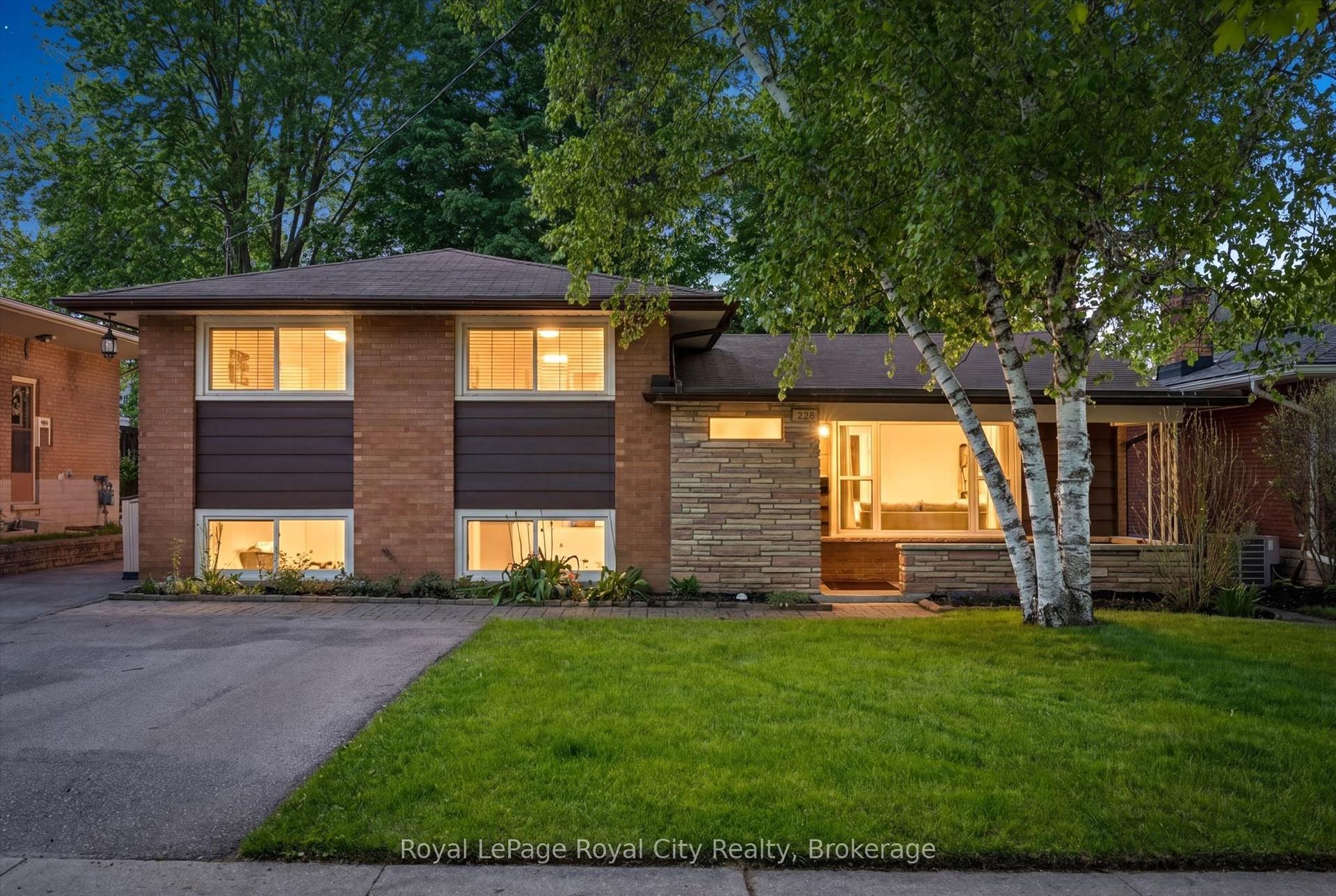 229 Ross Avenue — photo 1