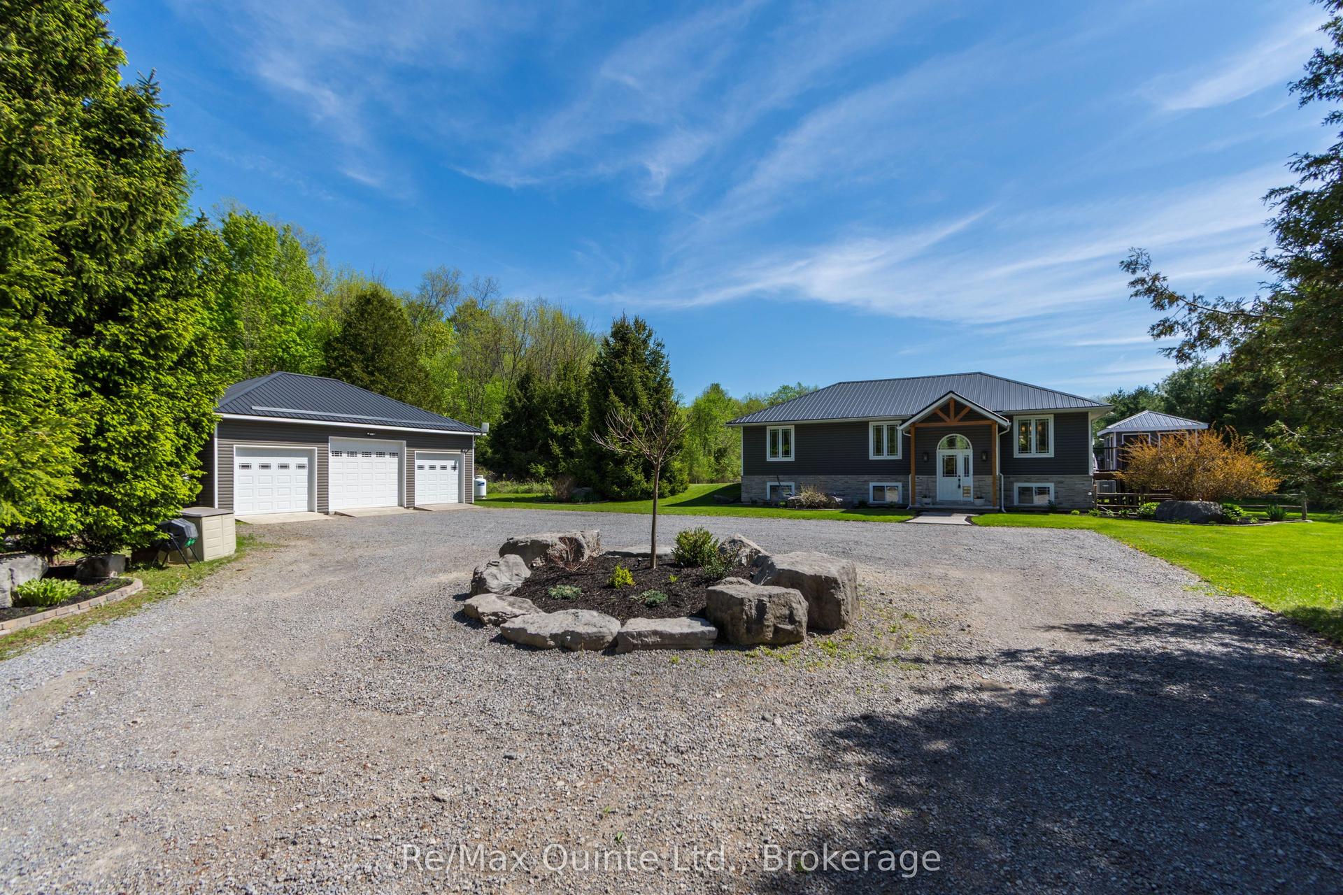 475 Douglas Road — photo 1