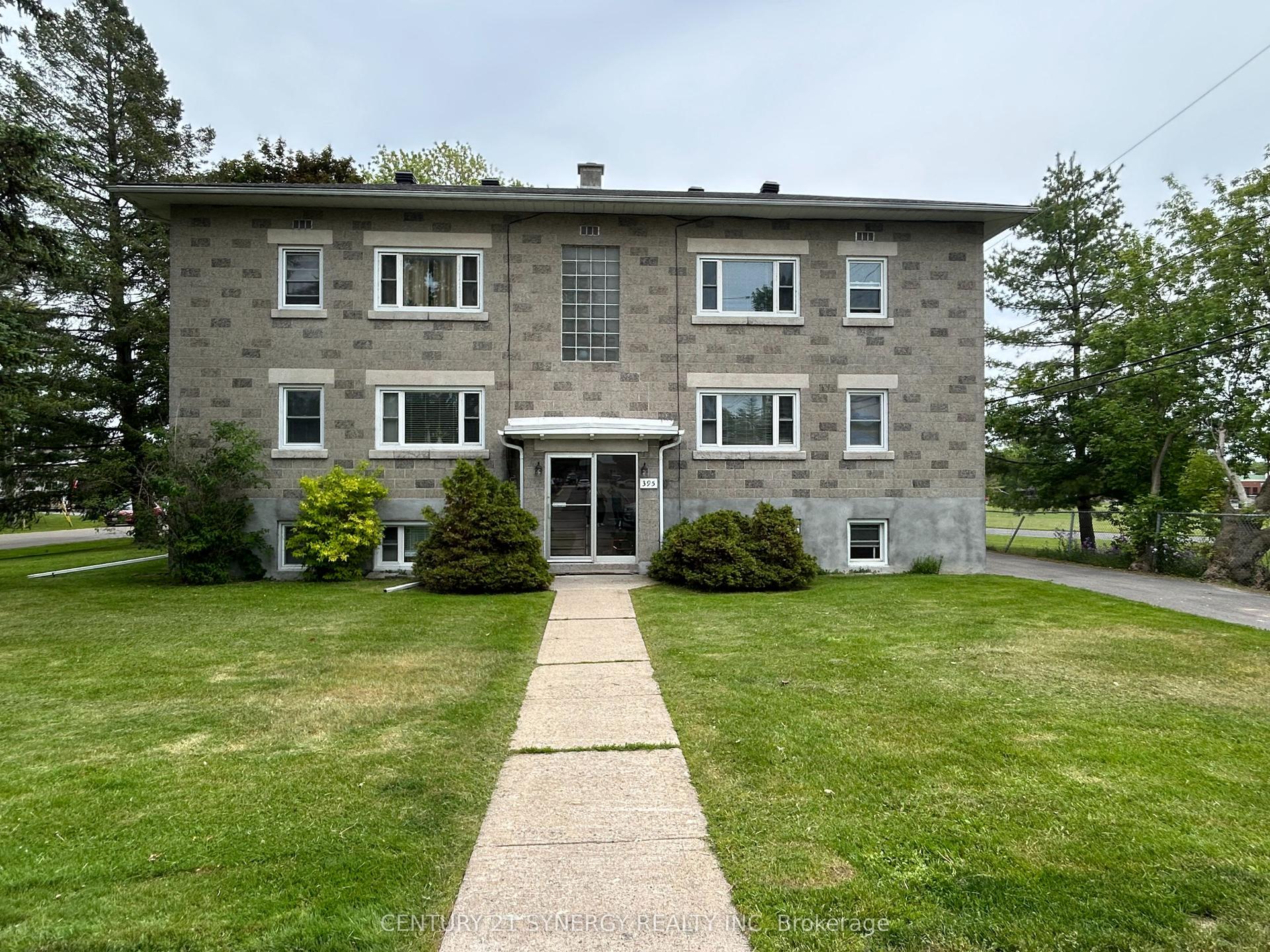 395 Pine Street E — photo 1