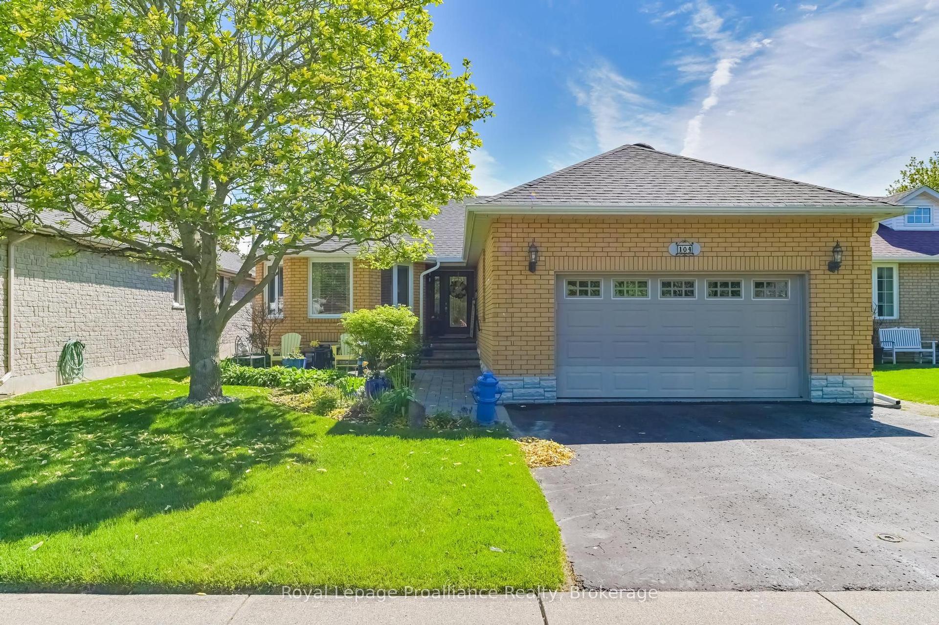 104 East House Crescent — photo 1