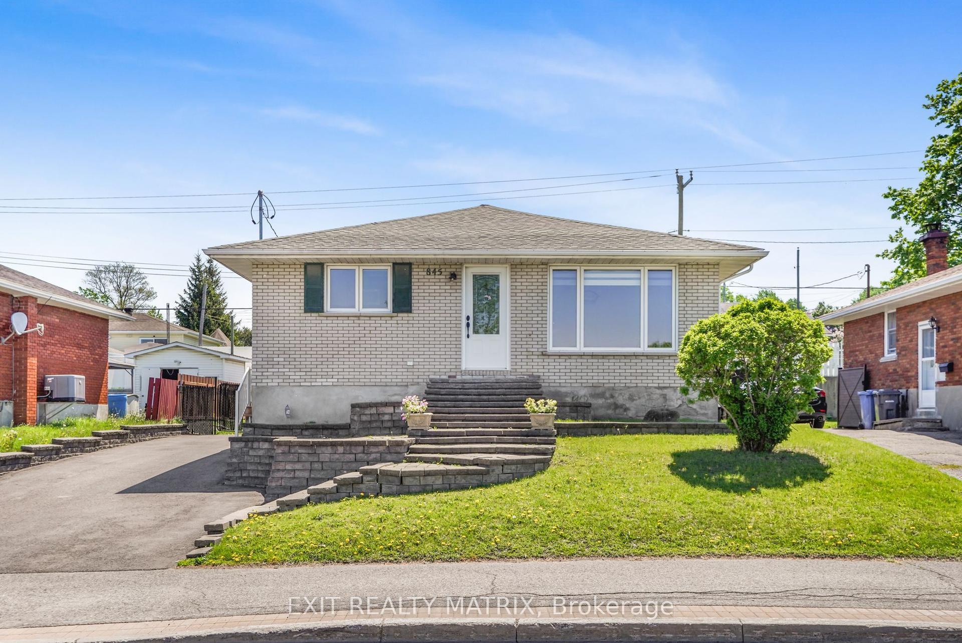 845 Cartier Boulevard — photo 1
