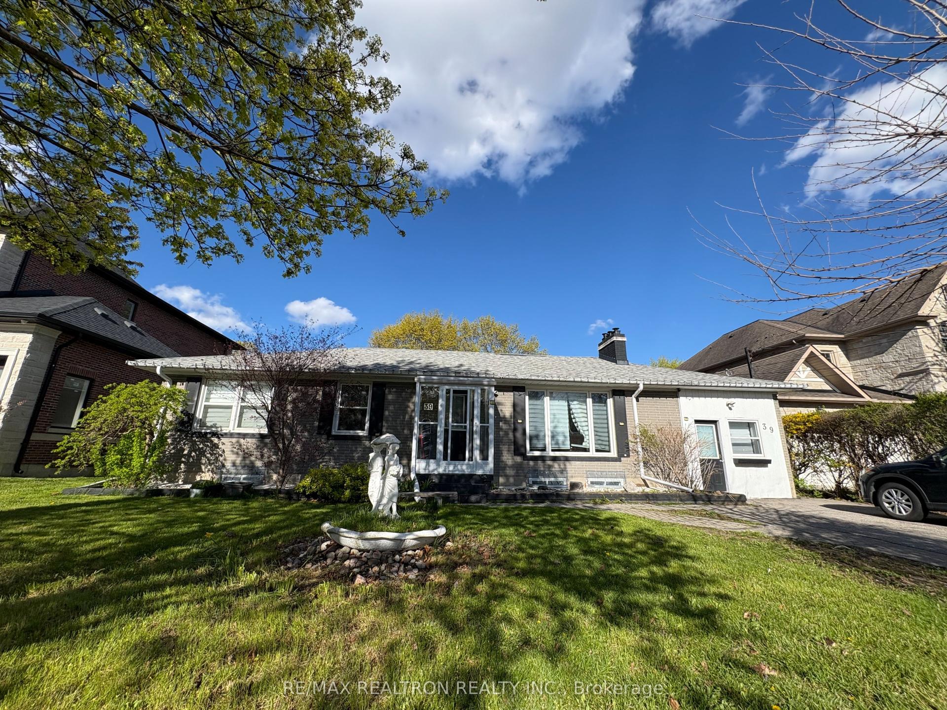 39 Hawkridge Avenue — photo 1