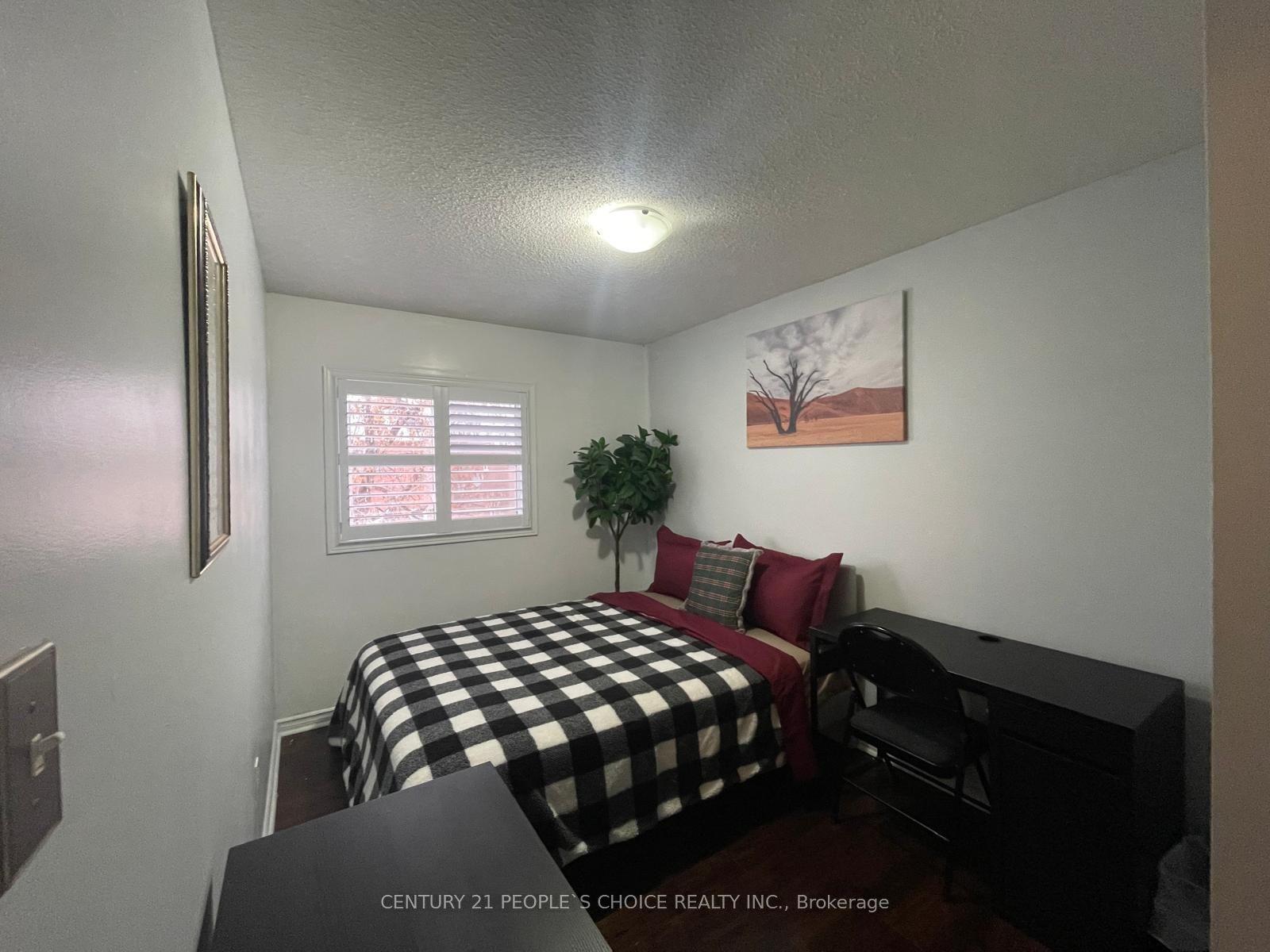 54 Carrie Crescent Room #Room, Brampton — Semi-Detached for lease, photo 1