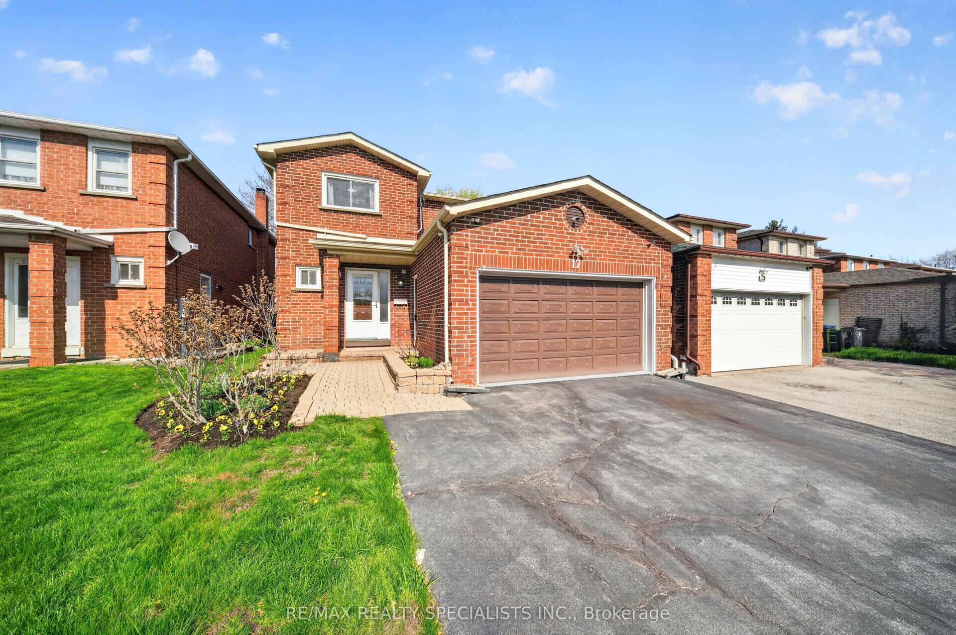 17 Payzac Avenue — photo 1