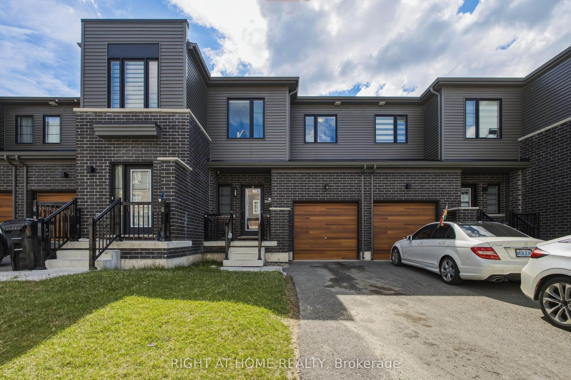 15 Hay Lane, Barrie — Townhouse for sale, photo 1