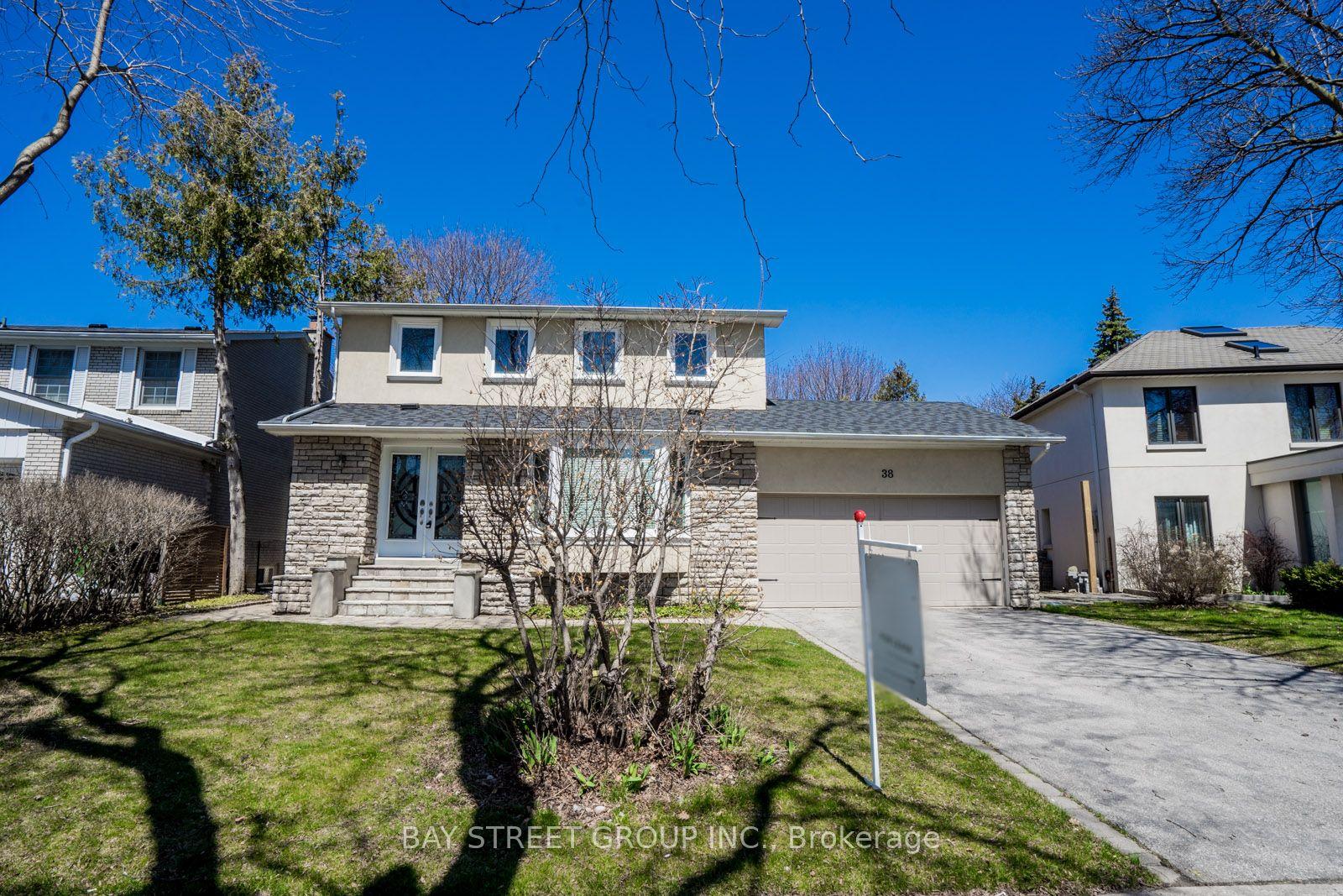 38 Foursome Crescent — photo 1