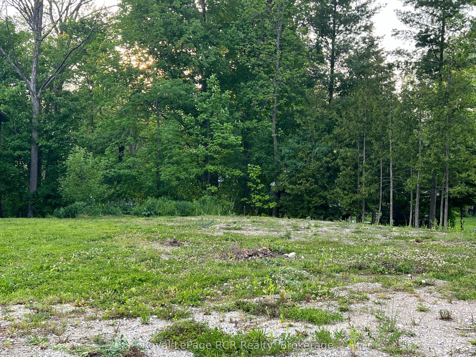 48 Gordon Crescent — photo 1