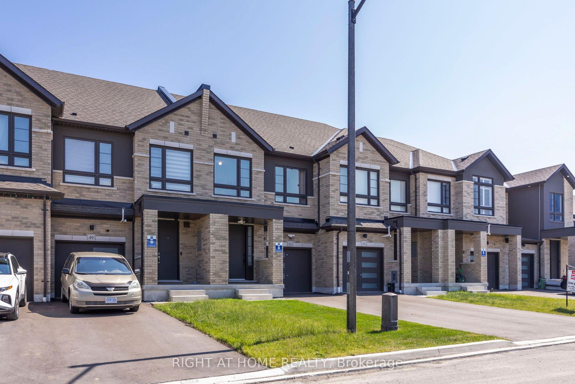 51 Peter Hogg Court, Whitby — Townhouse for sale, photo 1