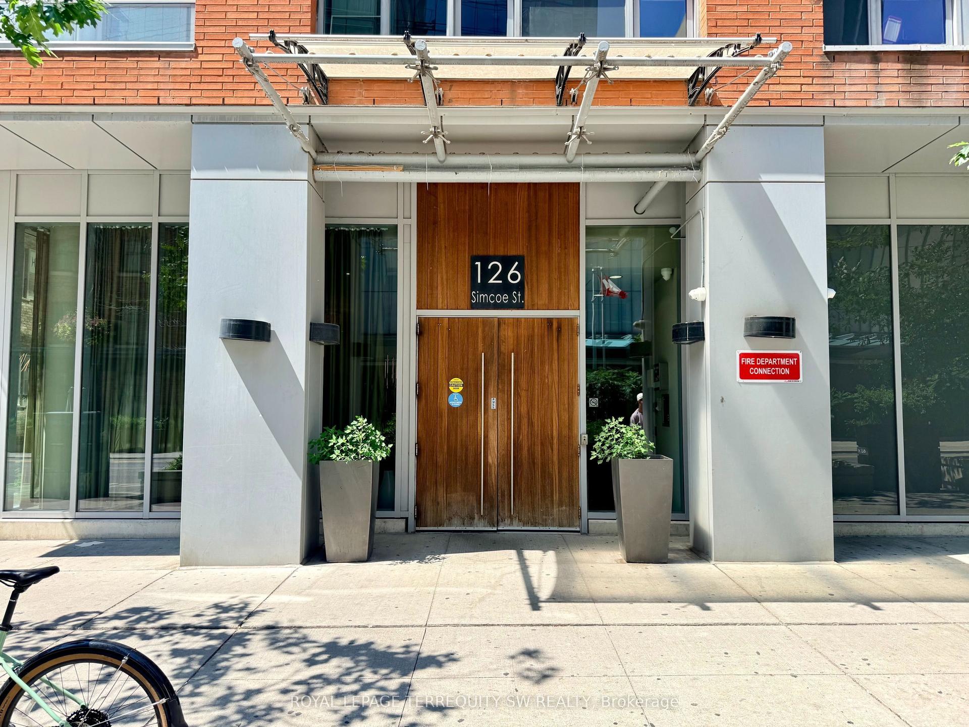 126 Simcoe Street 1106 #1106, Toronto — Condo for lease, photo 1