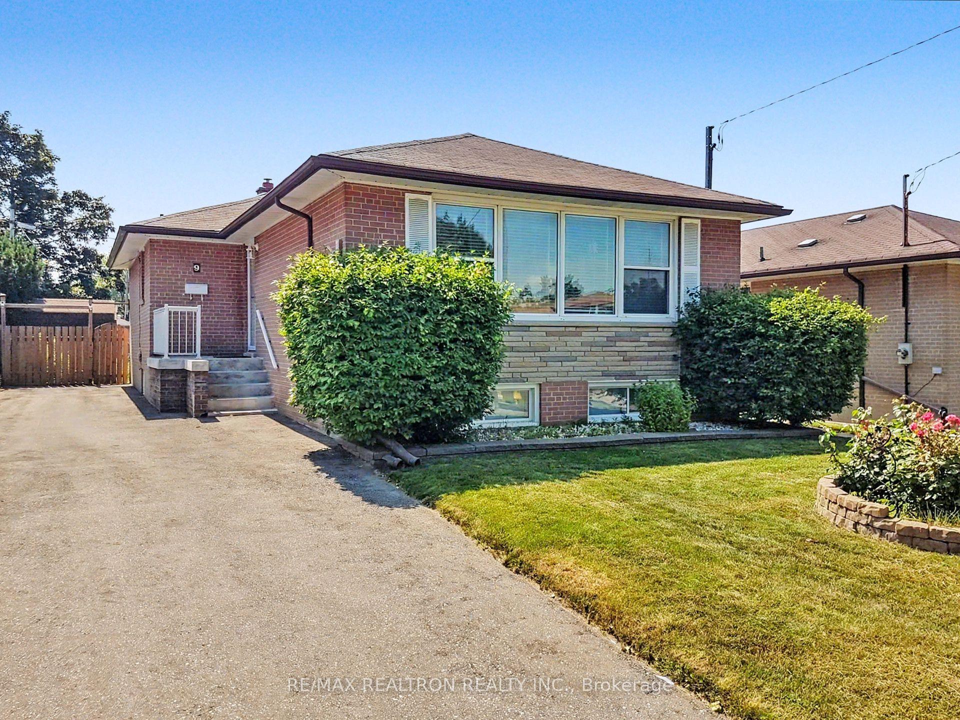 9 Stanwell Drive — photo 1