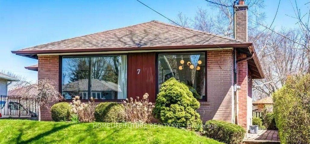 7 Stonehenge Crescent Main #Main, Toronto — Detached for lease, photo 1