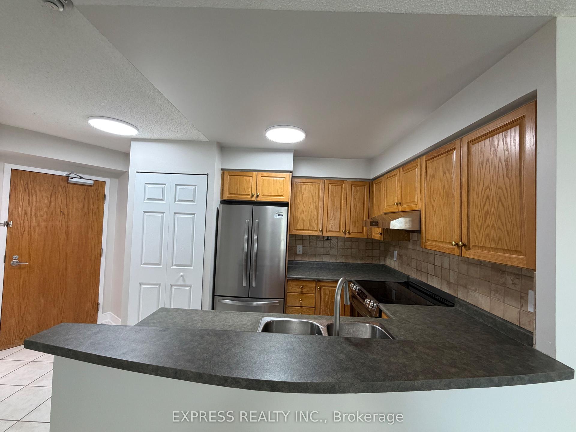 7 Lorraine Drive 612 #612 — photo 1