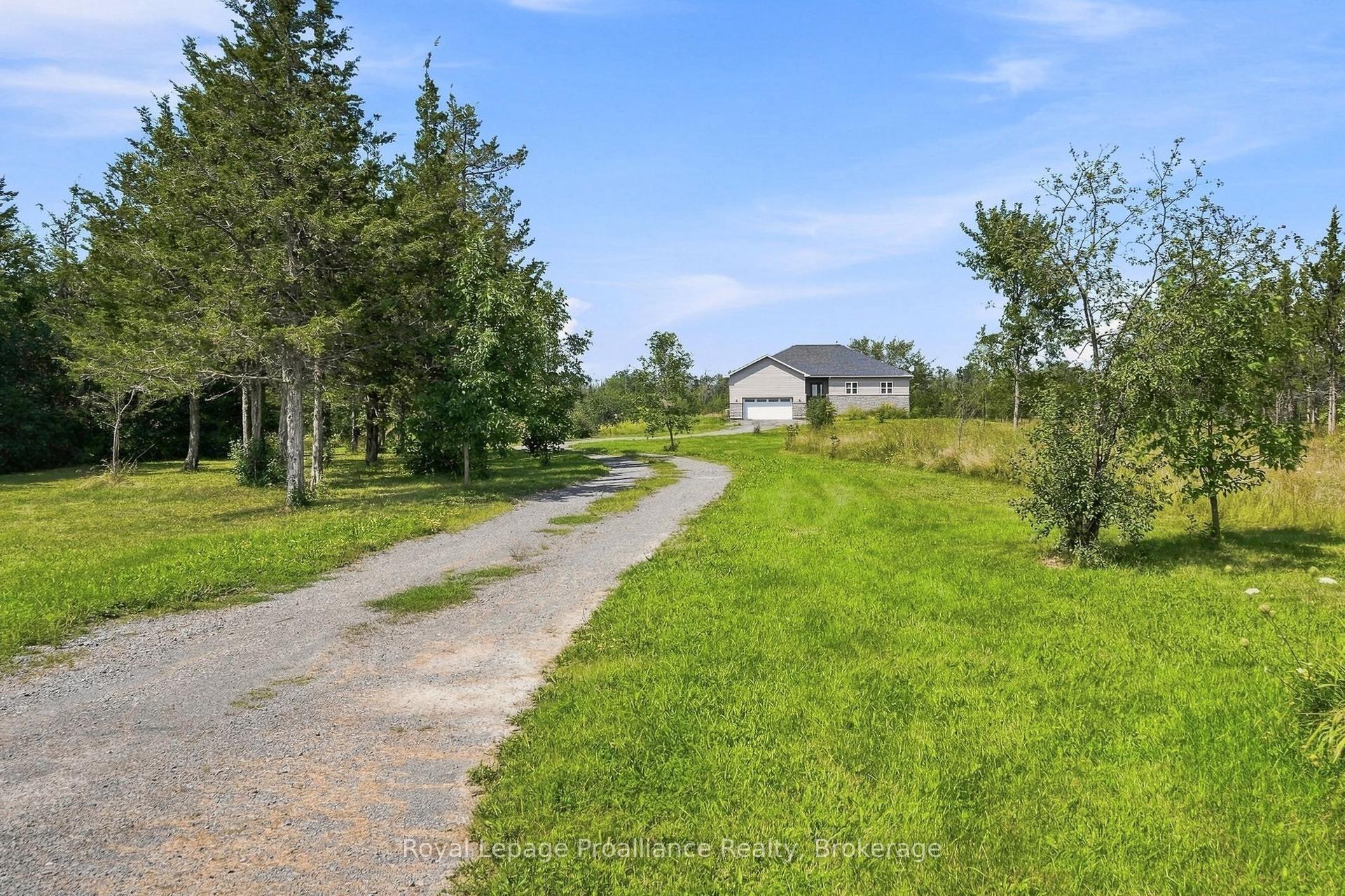 402 Black Road, Prince Edward County — Detached for sale, photo 1