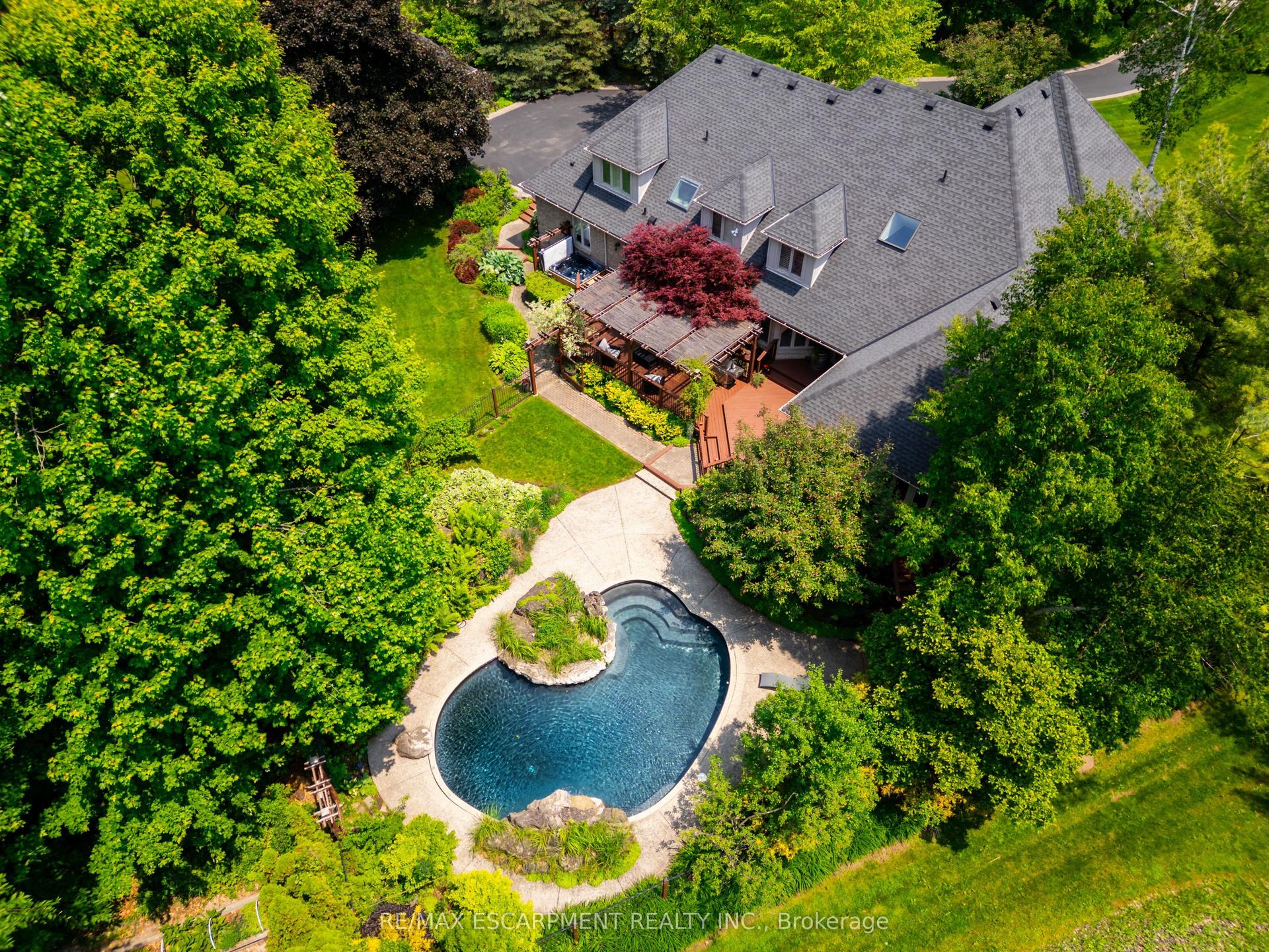 27 Blackberry Place, Hamilton — Detached for lease, photo 1