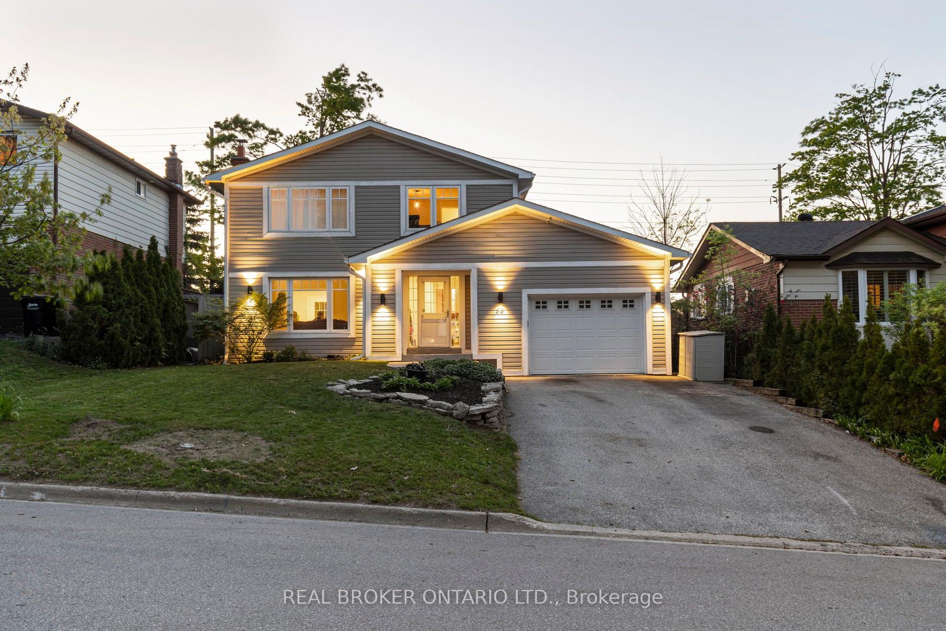 54 Farmingdale Crescent — photo 1