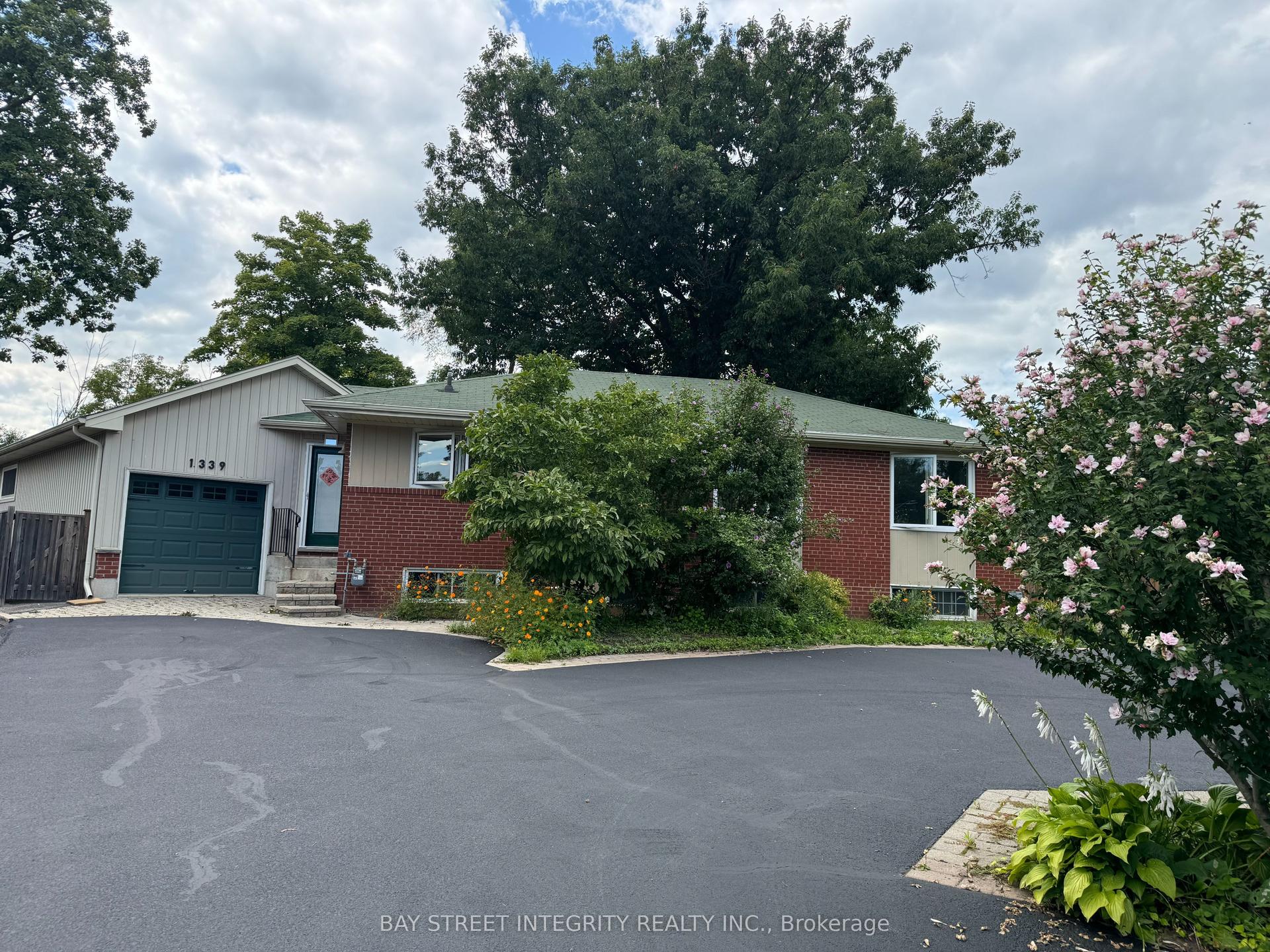 1339 Pinegrove Road, Oakville — Detached for lease, photo 1