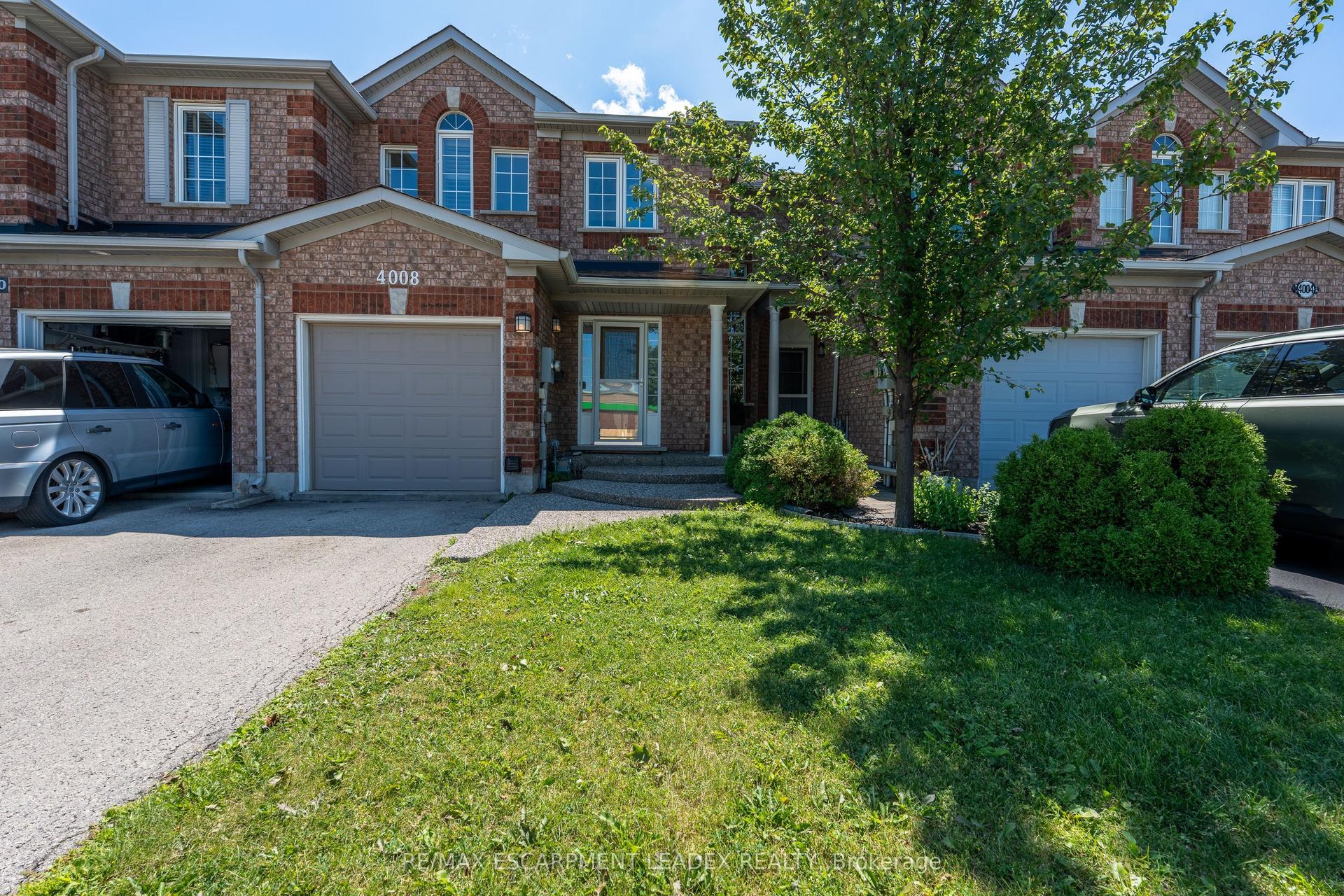 4008 Berton Avenue, Burlington — Townhouse for lease, photo 1