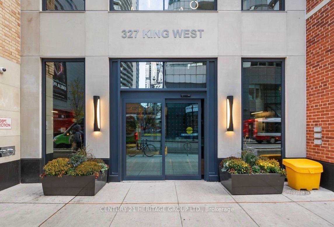 327 King Street W 303 #303 — photo 1