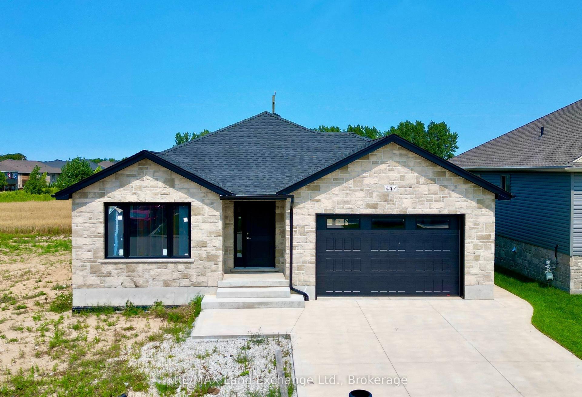 447 Burnside Street, Saugeen Shores — Detached for sale, photo 1