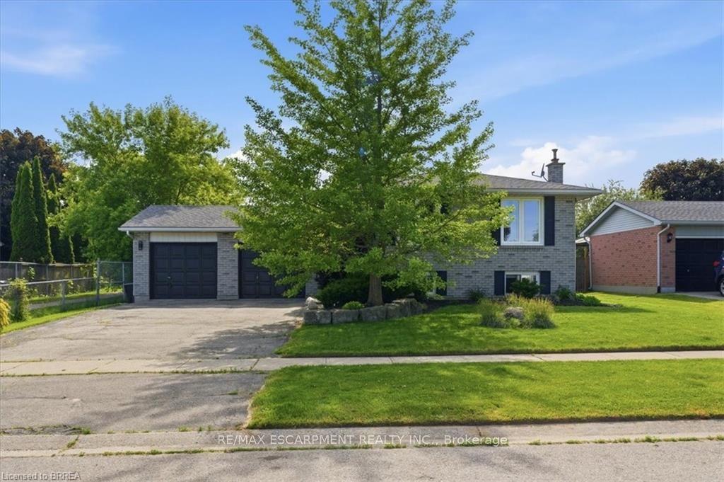 33 Edward Avenue — photo 1