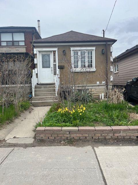 627 Caledonia Road — photo 1