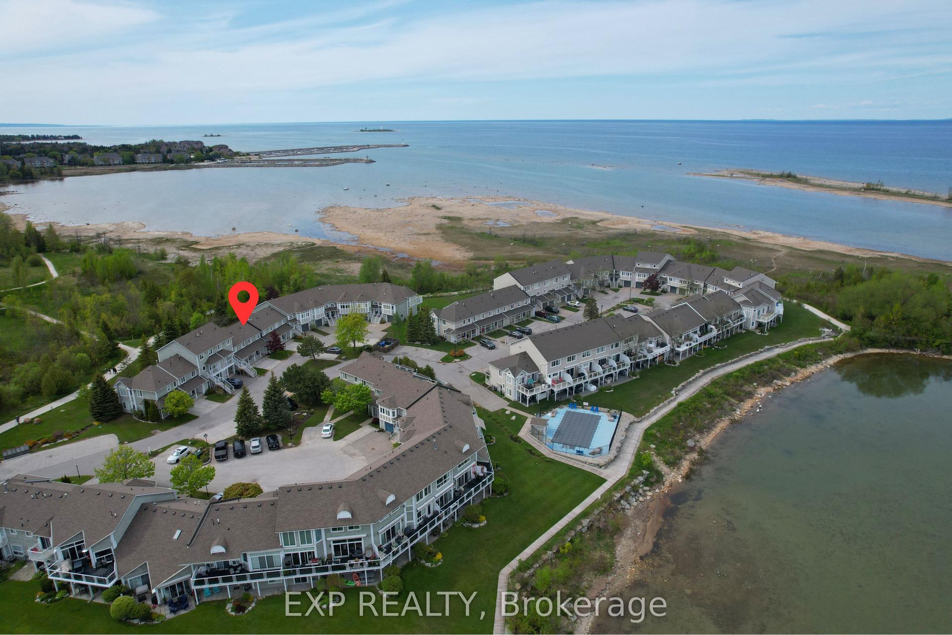 22 Cranberry Surf, Collingwood — Condo Town for sale, photo 1