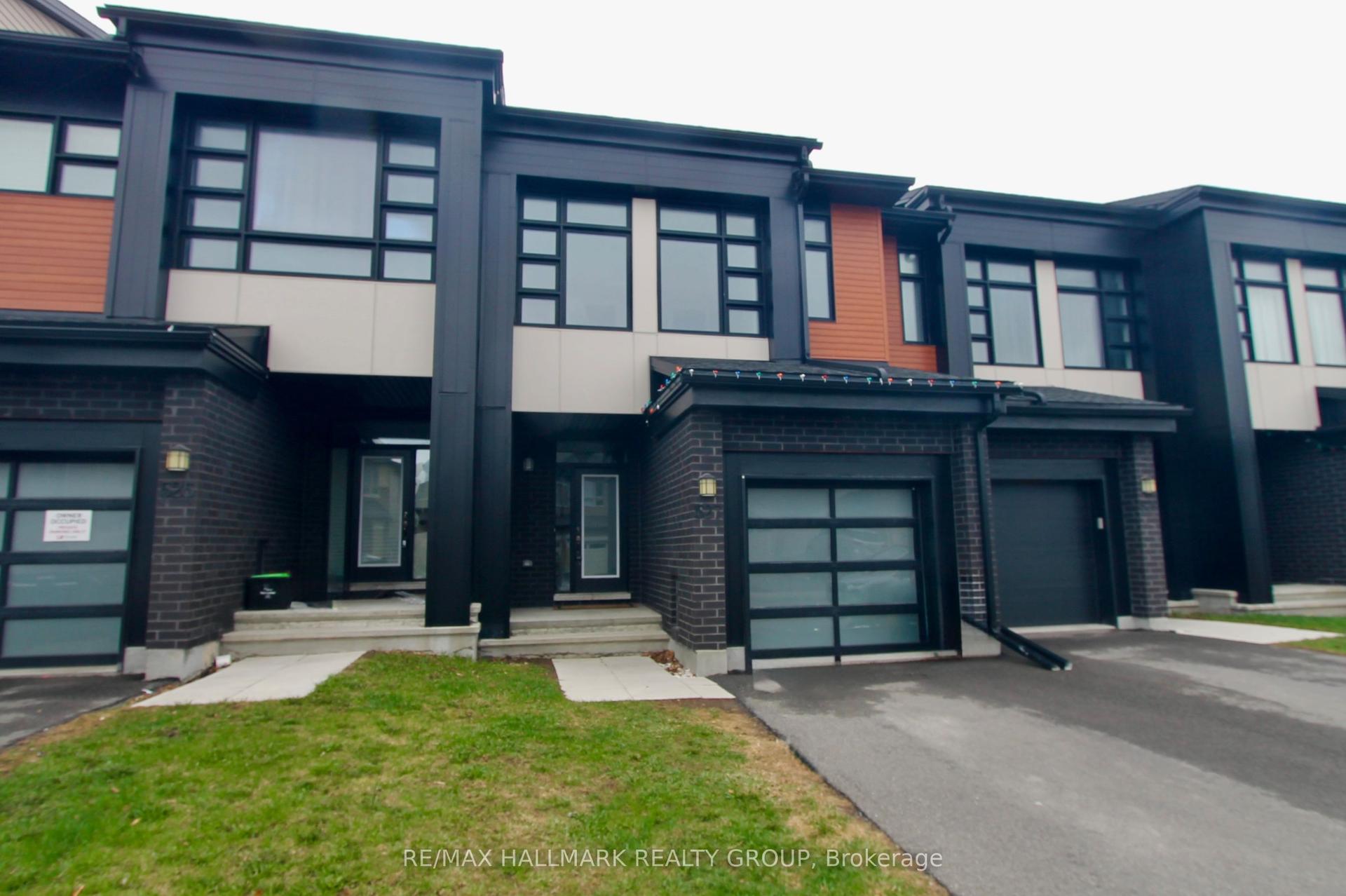 527 Triangle Street — photo 1