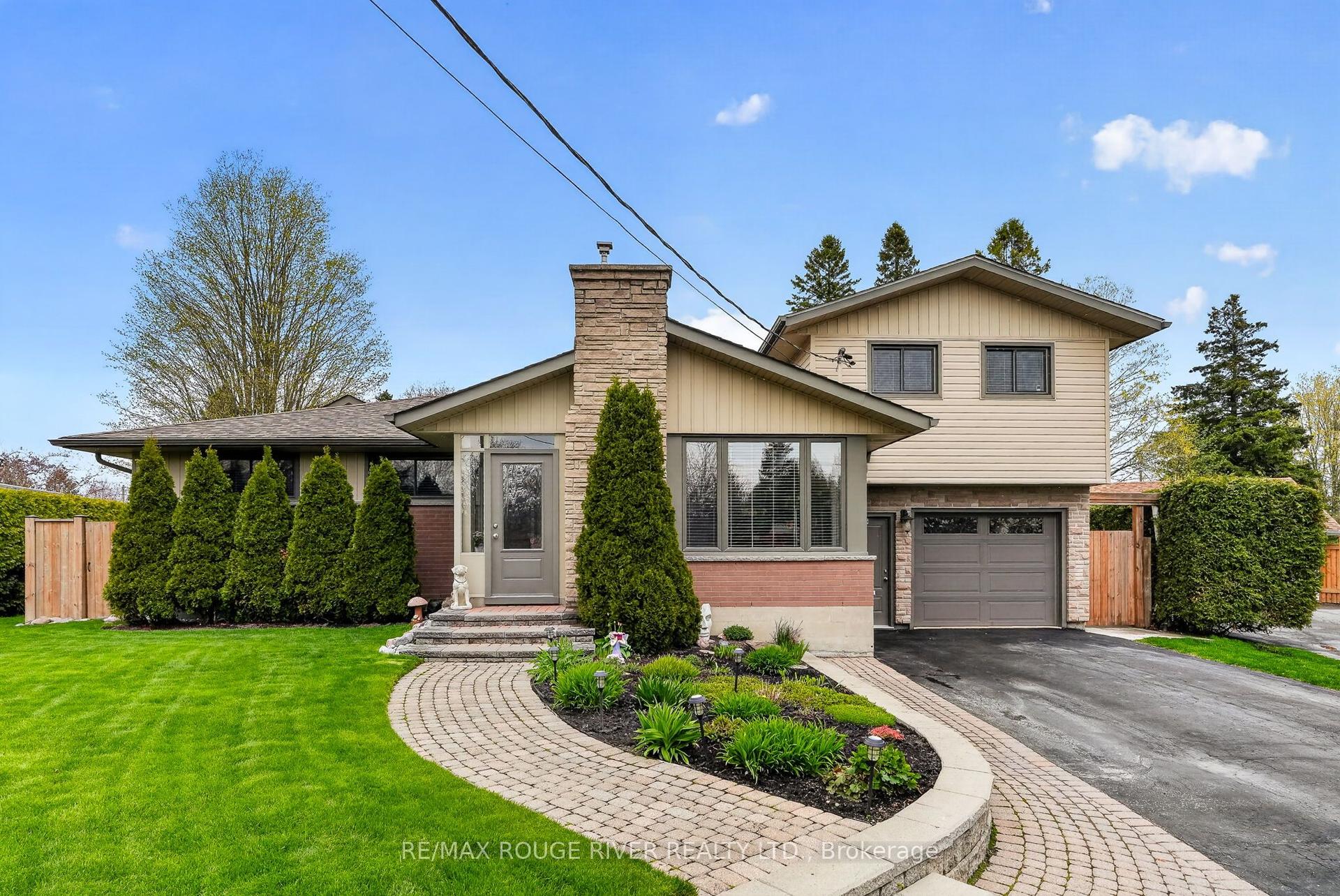 6 St. Lawrence Place — photo 1