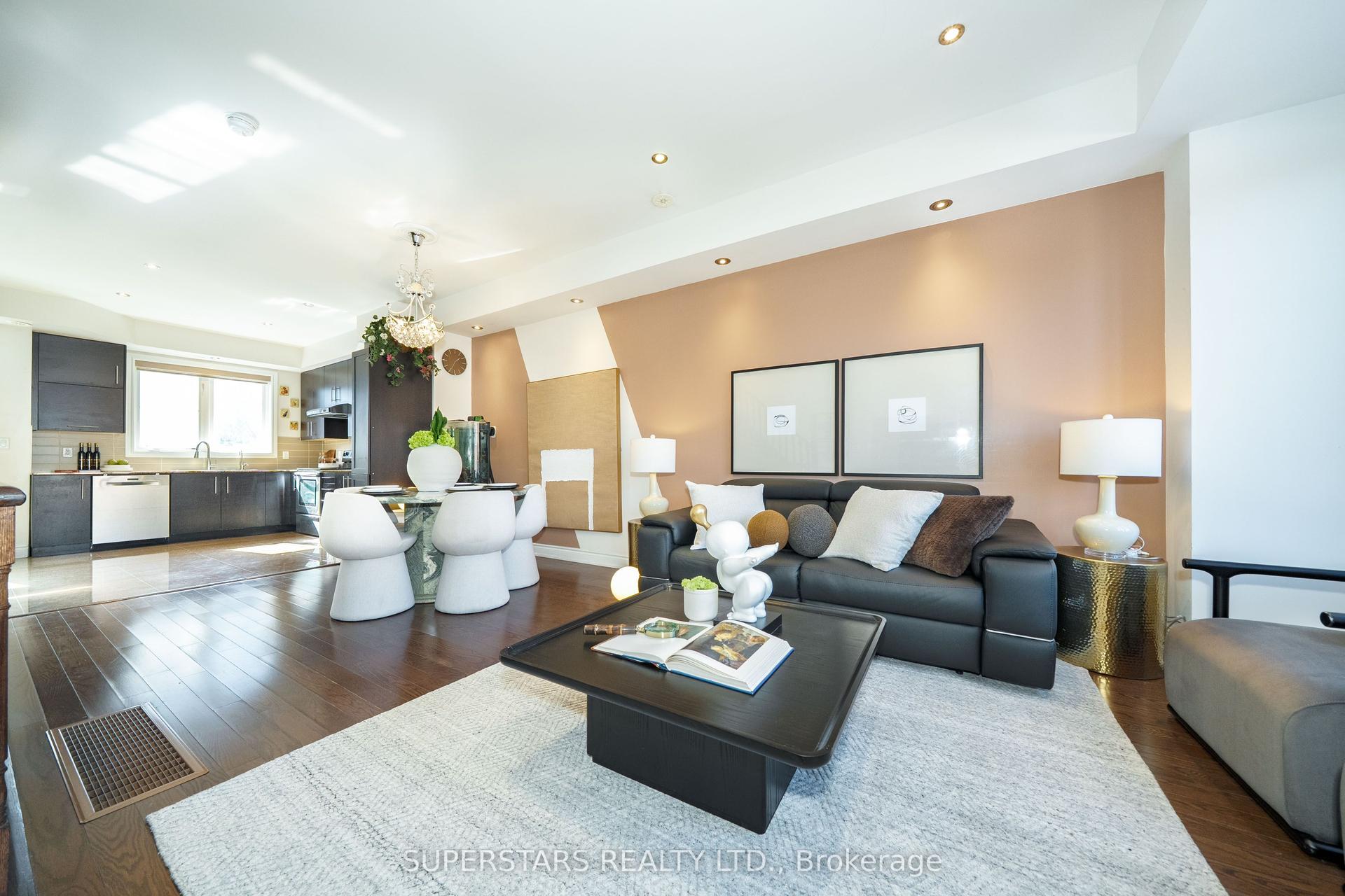 261 South Park Road — photo 1