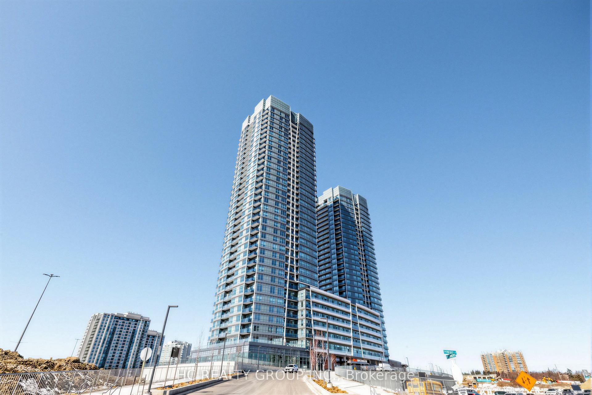 50 Upper Mall Way 1802 #1802 — photo 1