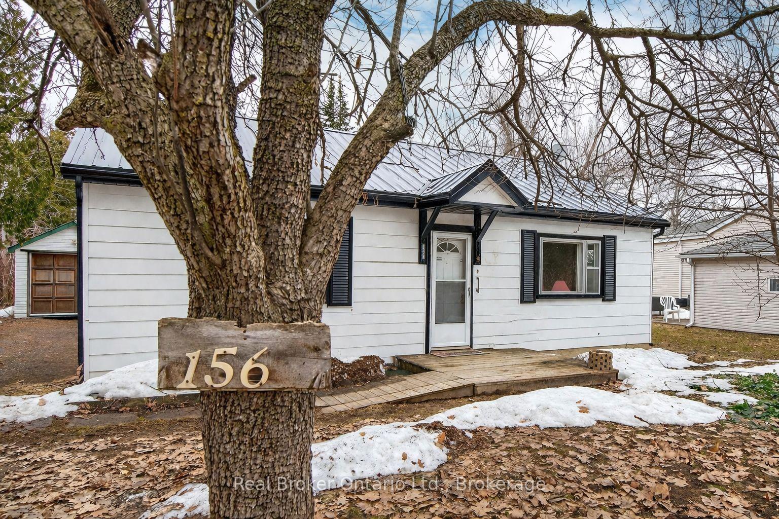 156 Silver Birch Crescent — photo 1