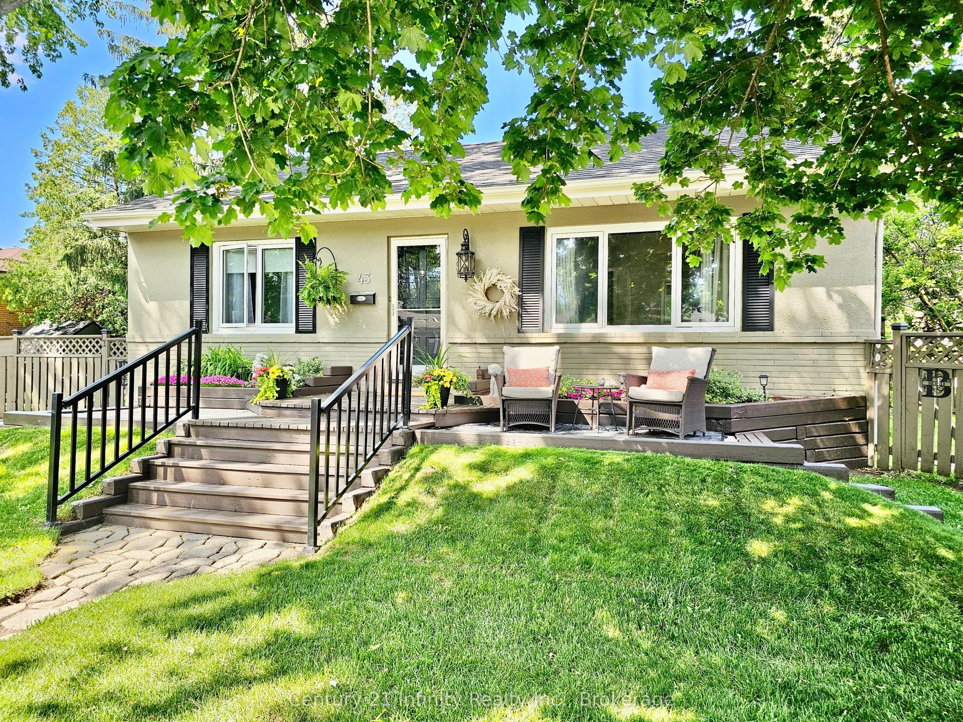 43 Colonial Avenue, Toronto — Detached for sale, photo 1