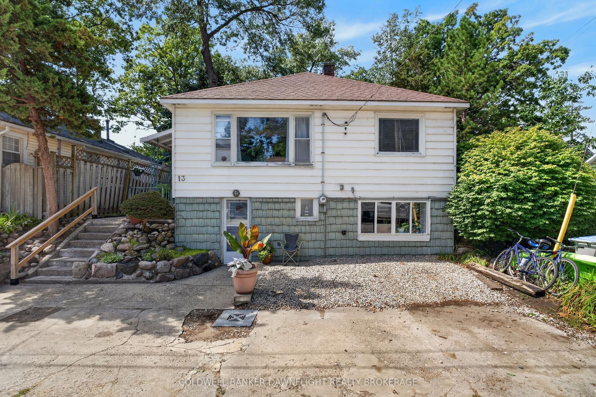 13 Warwick Avenue, Lambton Shores — Detached for sale, photo 1
