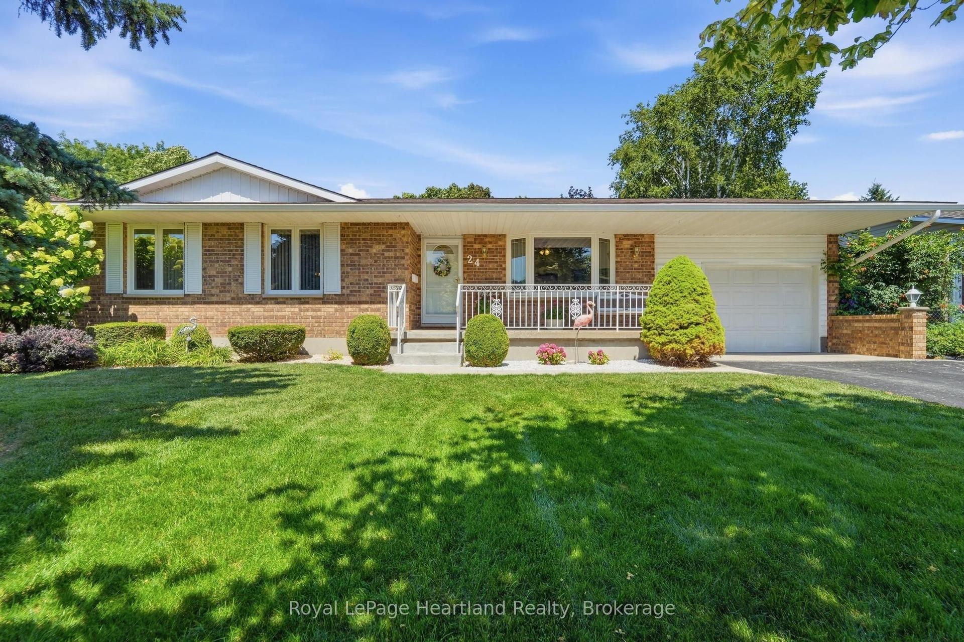 24 Leonard Drive, Goderich — Detached for sale, photo 1