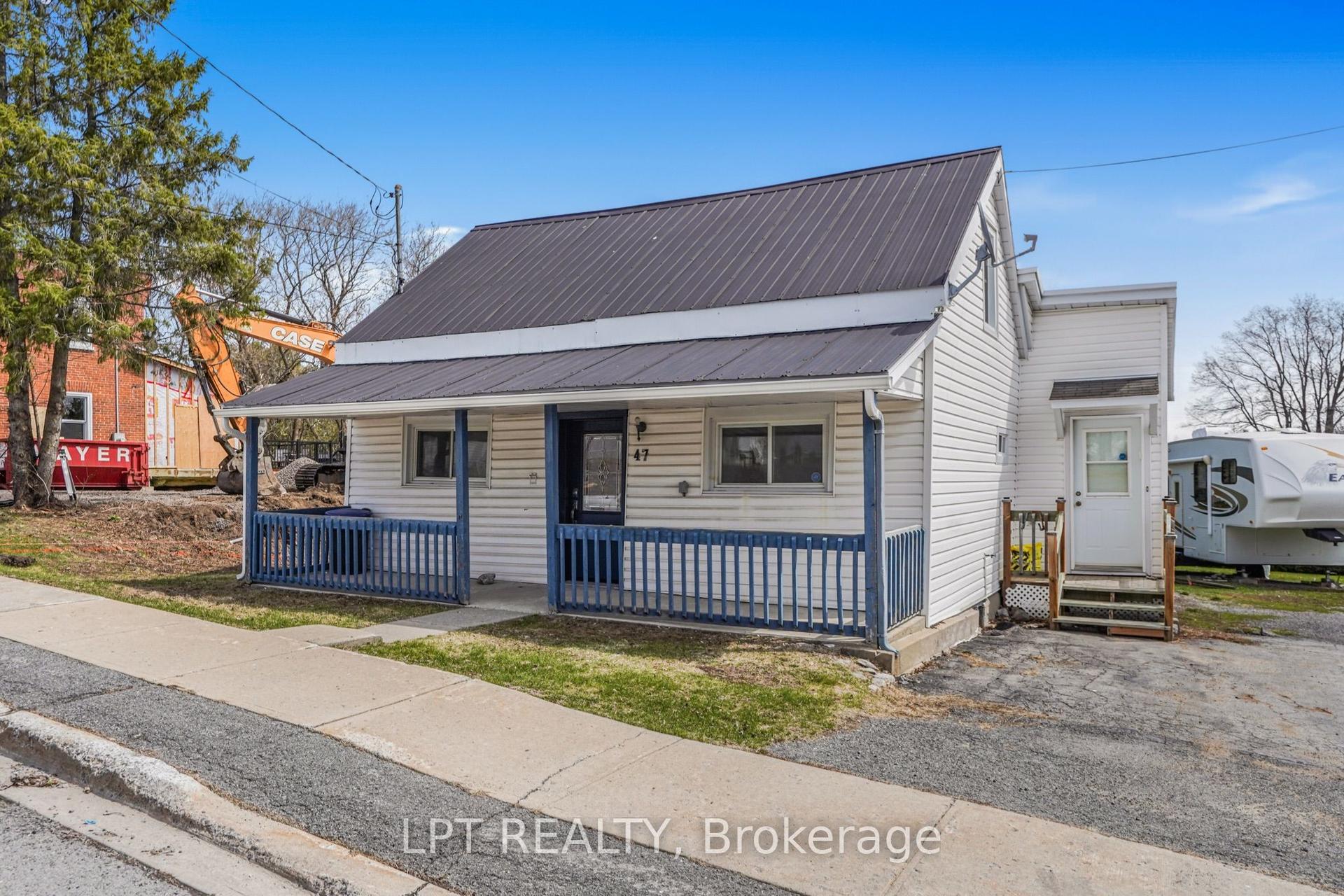 47 Bertha Street E — photo 1